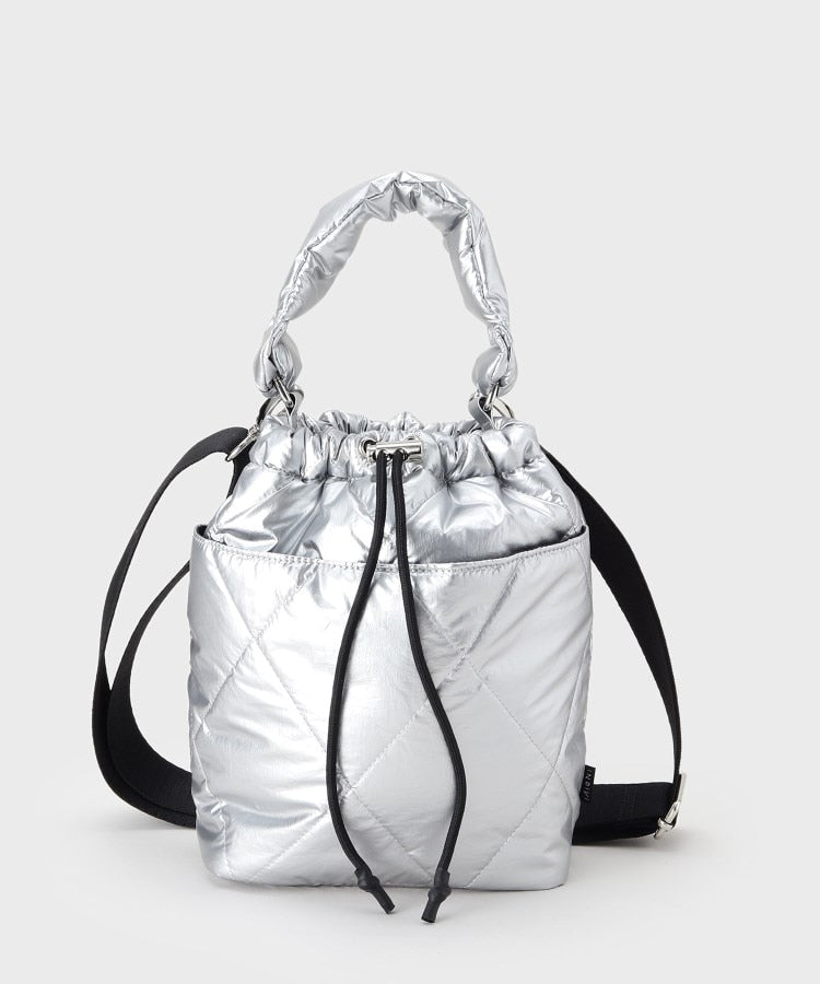 インディヴィ INDIVI 【大人カジュアル／ショルダー付】ふかふか巾着バッグ （シルバー(006)） シルバー(006)