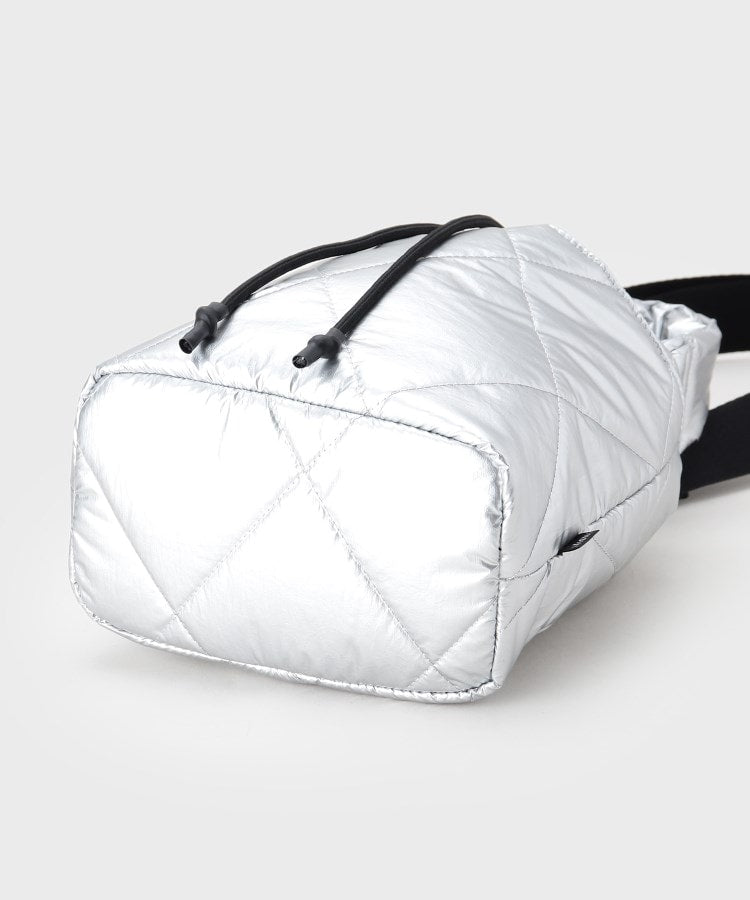 インディヴィ INDIVI 【大人カジュアル／ショルダー付】ふかふか巾着バッグ （シルバー(006)） シルバー(006)