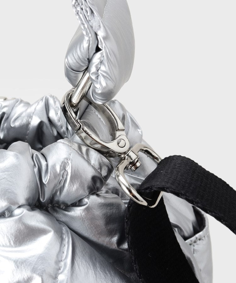 インディヴィ INDIVI 【大人カジュアル／ショルダー付】ふかふか巾着バッグ （シルバー(006)） シルバー(006)