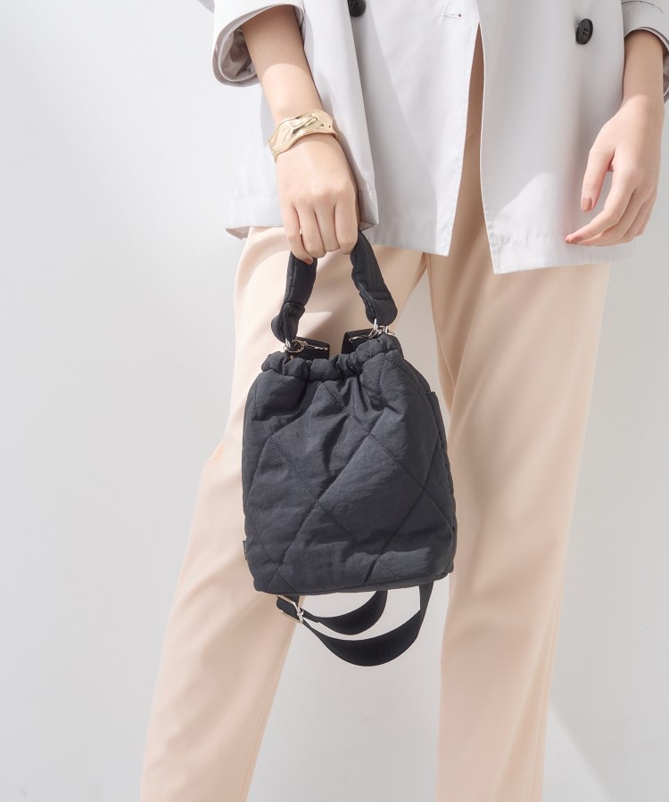 インディヴィ INDIVI 【大人カジュアル／ショルダー付】ふかふか巾着バッグ （ブラック(019)） ブラック(019)