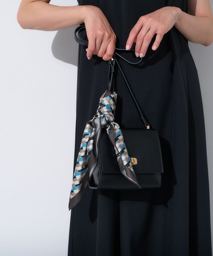 インディヴィ INDIVI 【70cm四方】キカ柄スカーフ （ブルー(192)） ブルー(192)