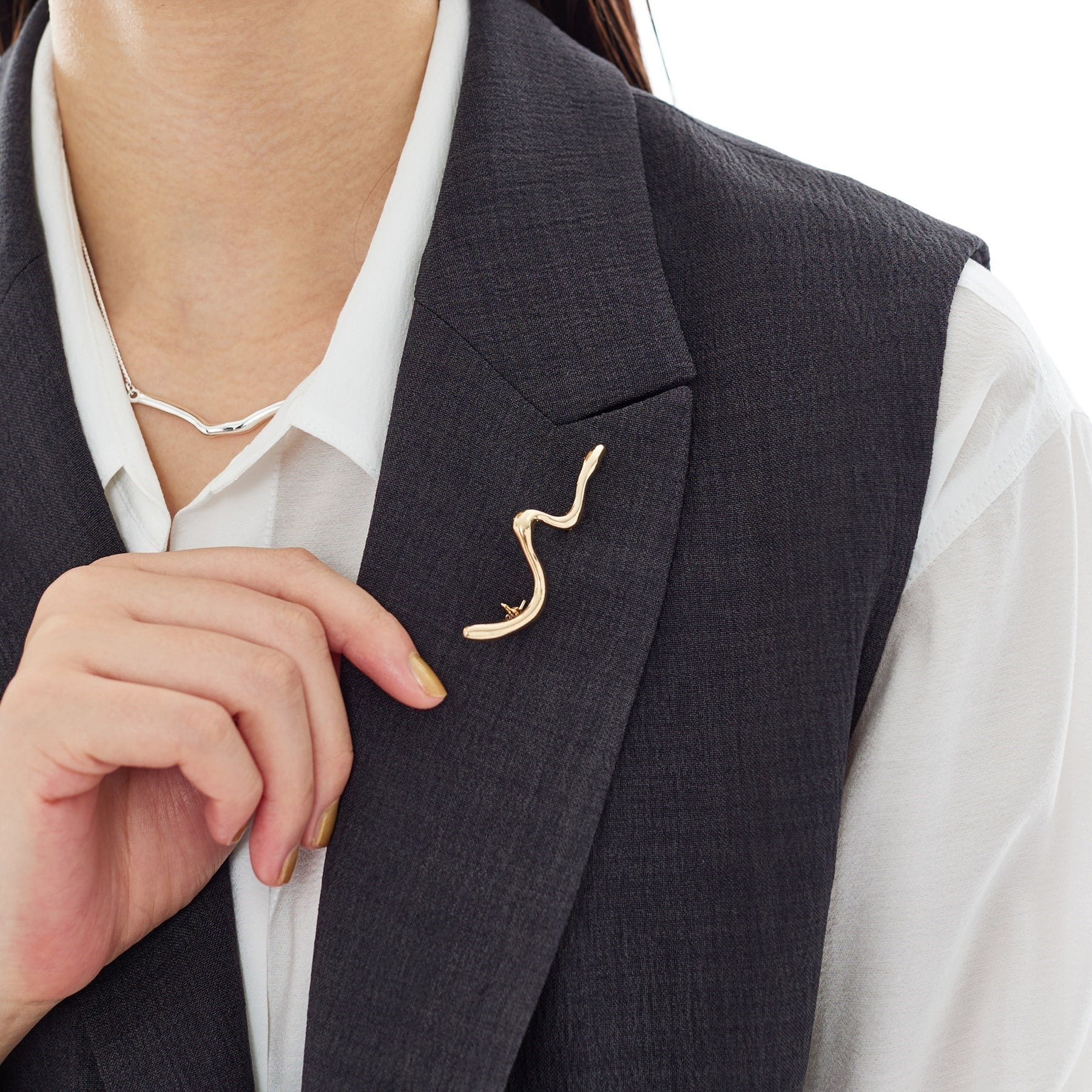 インディヴィ INDIVI 【セレモニー／デイリー】ニュアンスブローチ （ゴールド(007)） ゴールド(007)