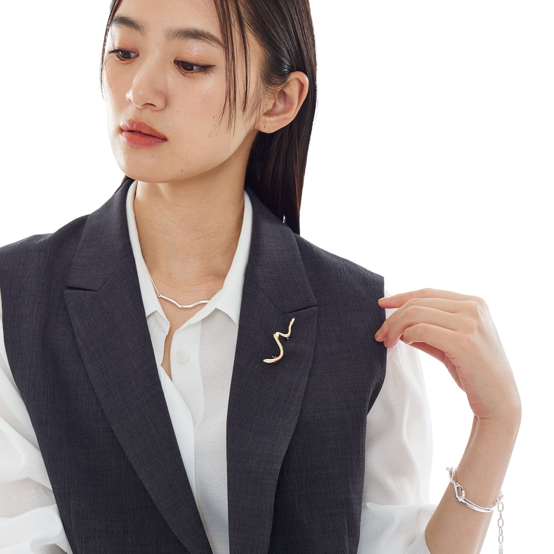 インディヴィ INDIVI 【セレモニー／デイリー】ニュアンスブローチ （ゴールド(007)） ゴールド(007)