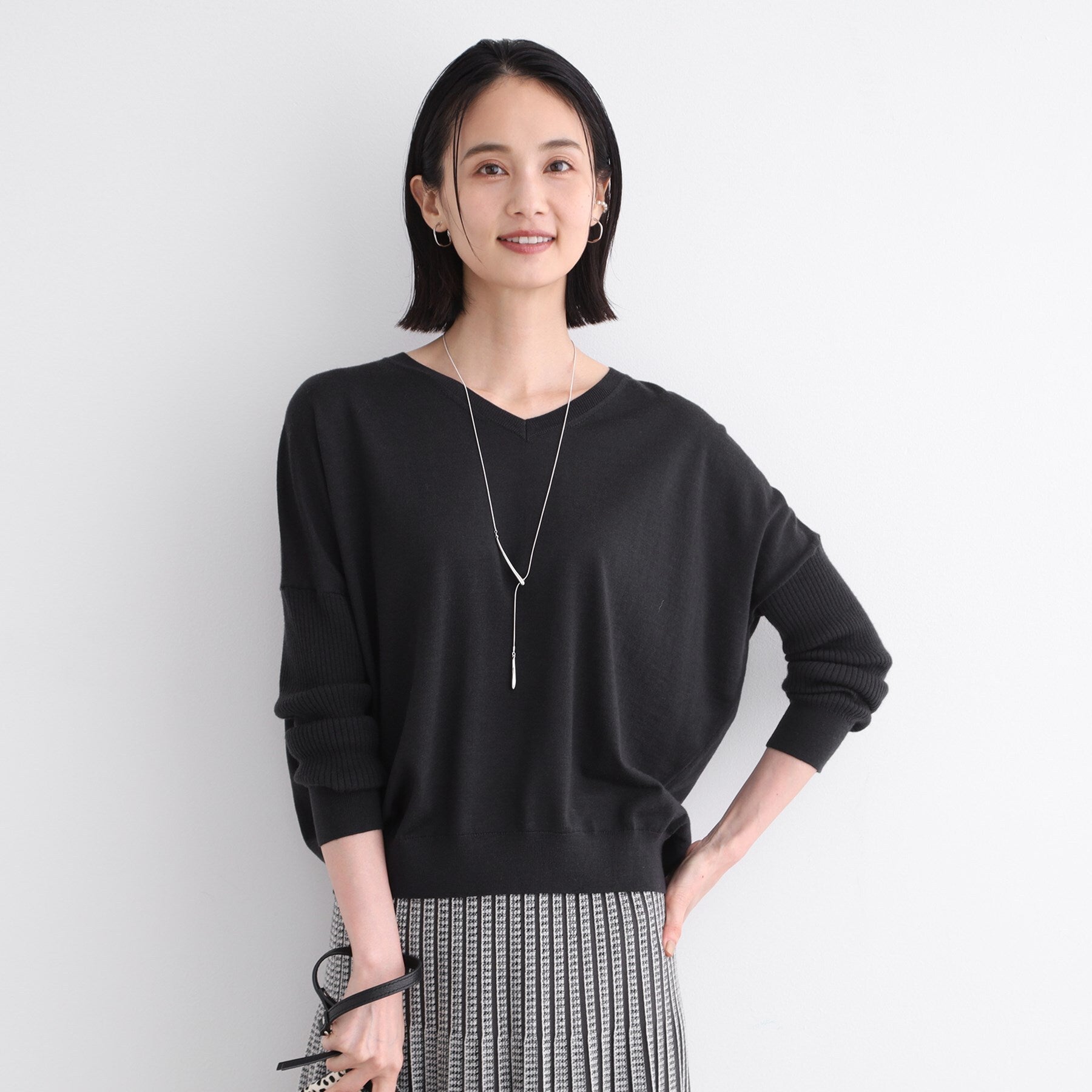 INDIVI 【羊毛混紡】緊身袖緊身短版針織衫