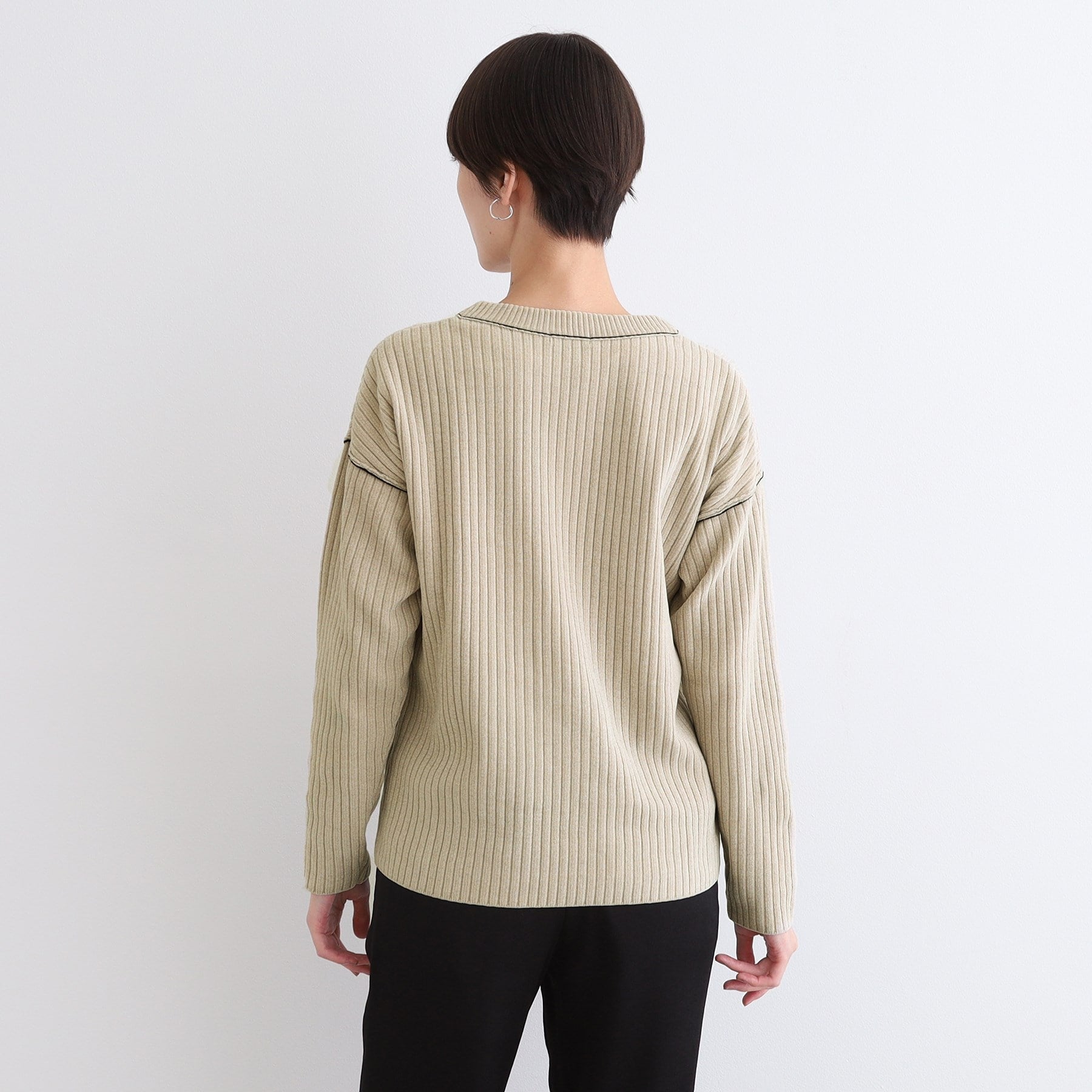 インディヴィ INDIVI 【トレンド◎／パイピングデザイン】モールヤーンニット （ベージュ(052)） ベージュ(052)