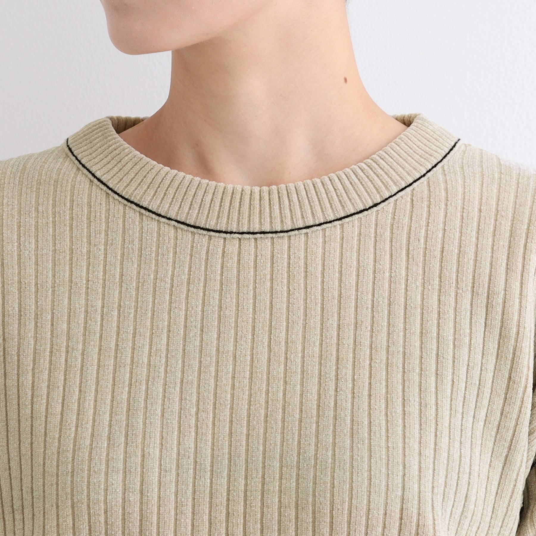 インディヴィ INDIVI 【トレンド◎／パイピングデザイン】モールヤーンニット （ベージュ(052)） ベージュ(052)