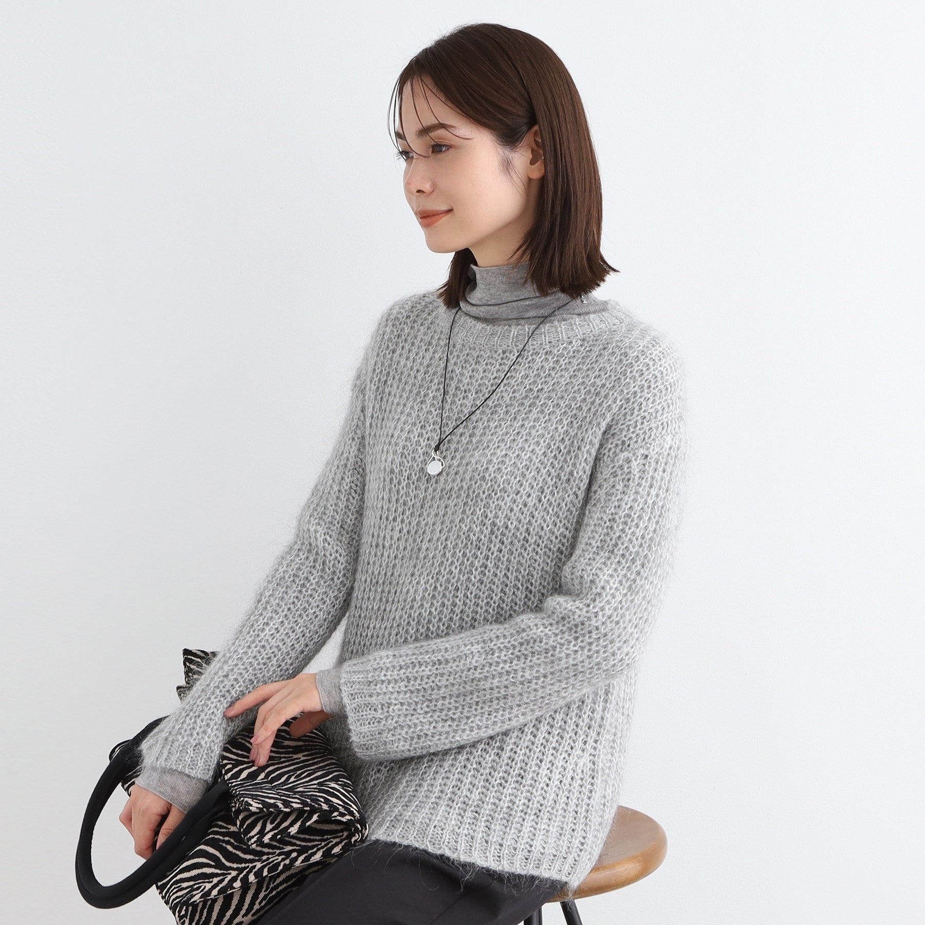 インディヴィ INDIVI 【洗える／モヘヤ混】ヘアリーゆるラメニット （ライトグレー(011)） ライトグレー(011)