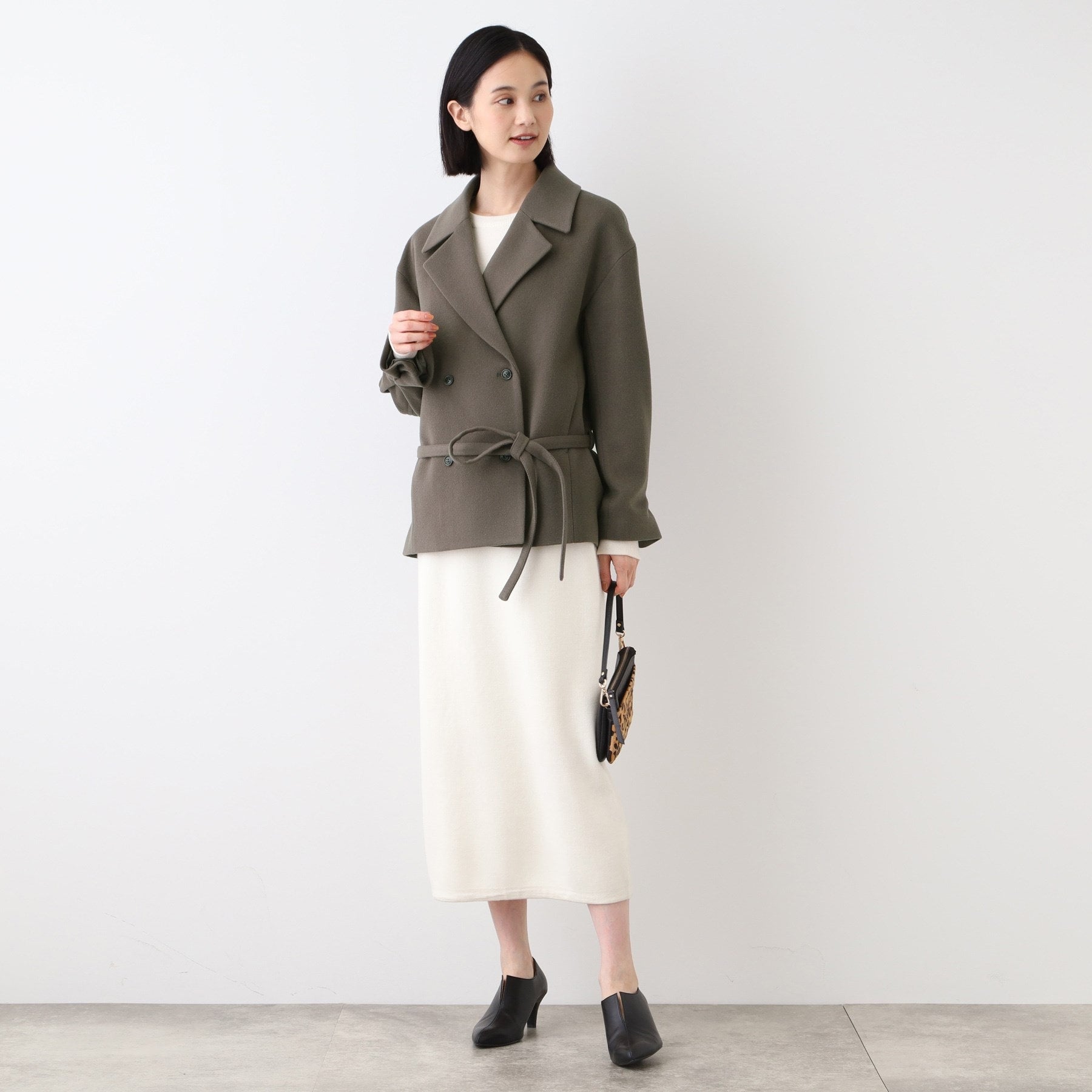 インディヴィ INDIVI 【日本製】ベルト付フォルムショートコート