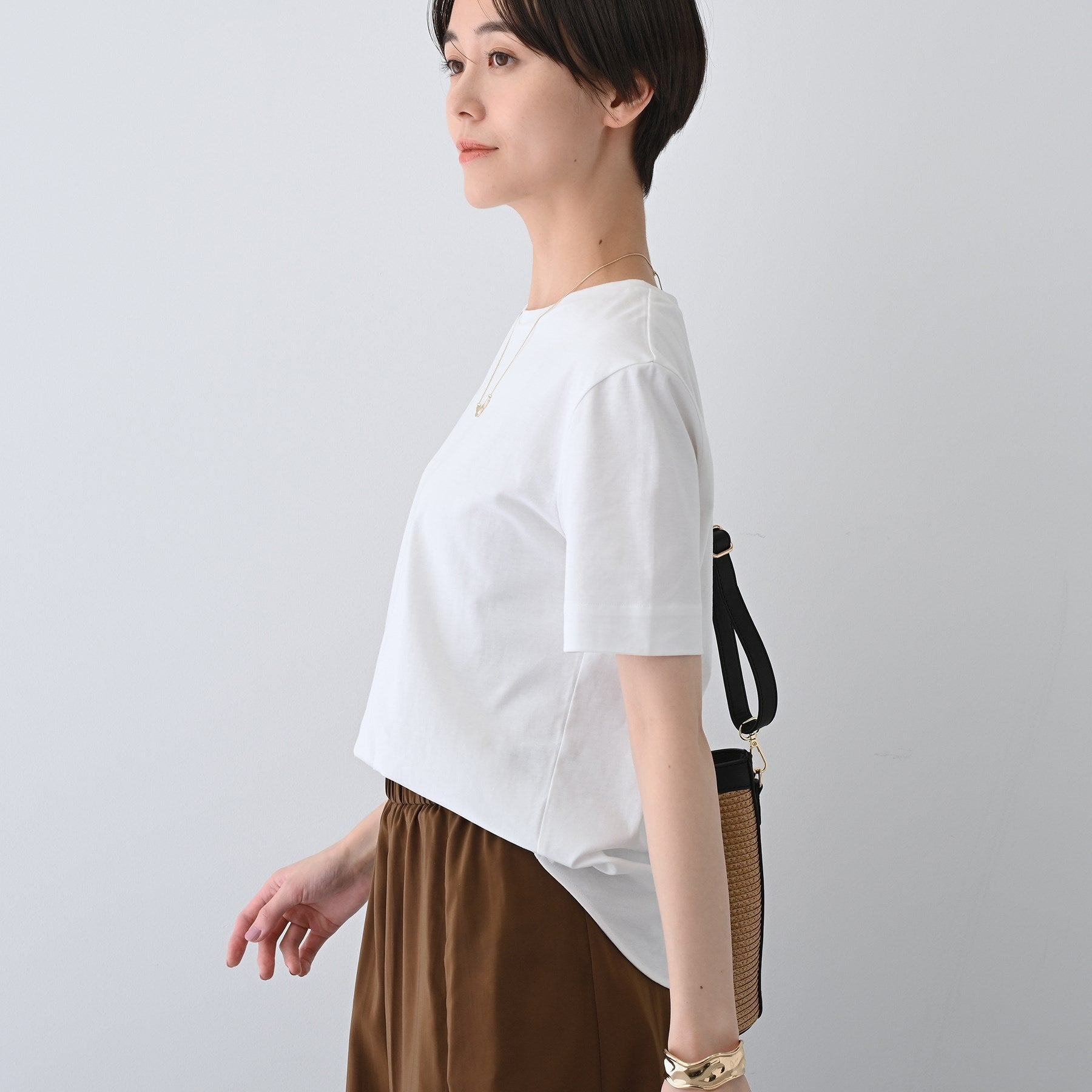 インディヴィ INDIVI 【洗える】シンプルきれいめ無地Tシャツ （チャコールグレー(014)） チャコールグレー(014)