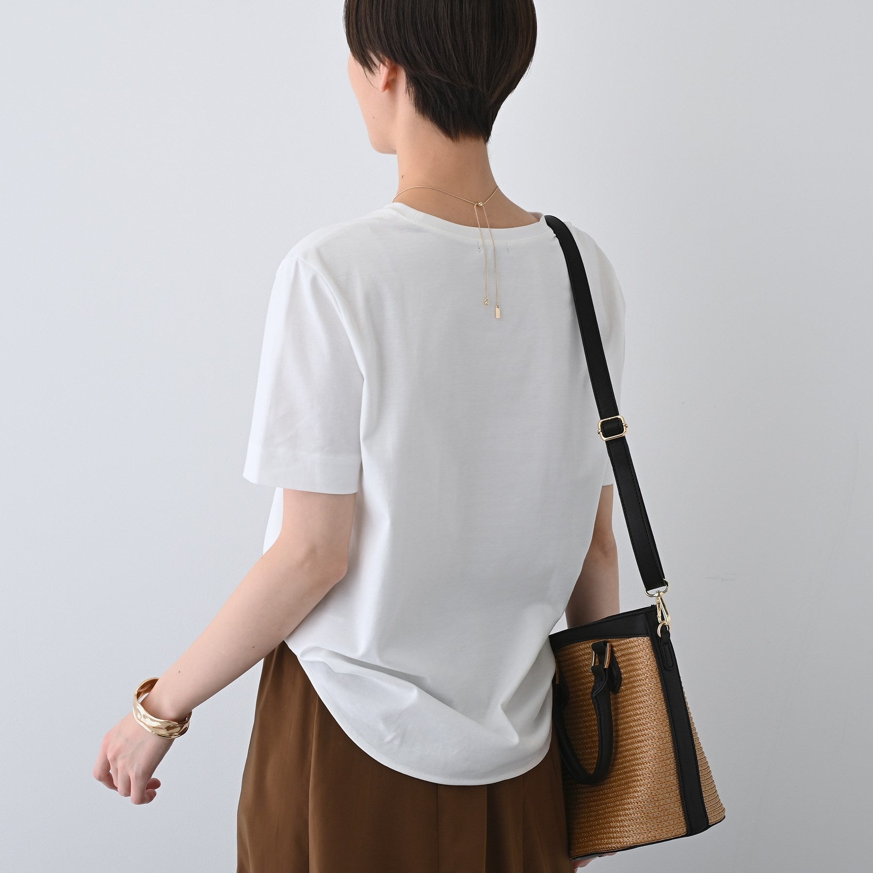 インディヴィ INDIVI 【洗える】シンプルきれいめ無地Tシャツ （チャコールグレー(014)） チャコールグレー(014)