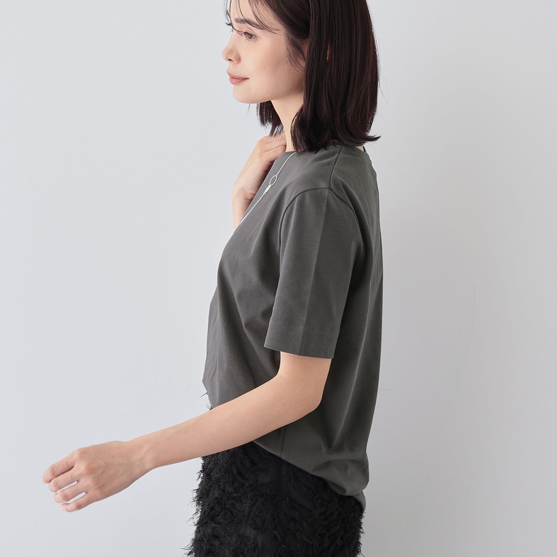 インディヴィ INDIVI 【洗える】シンプルきれいめ無地Tシャツ （チャコールグレー(014)） チャコールグレー(014)