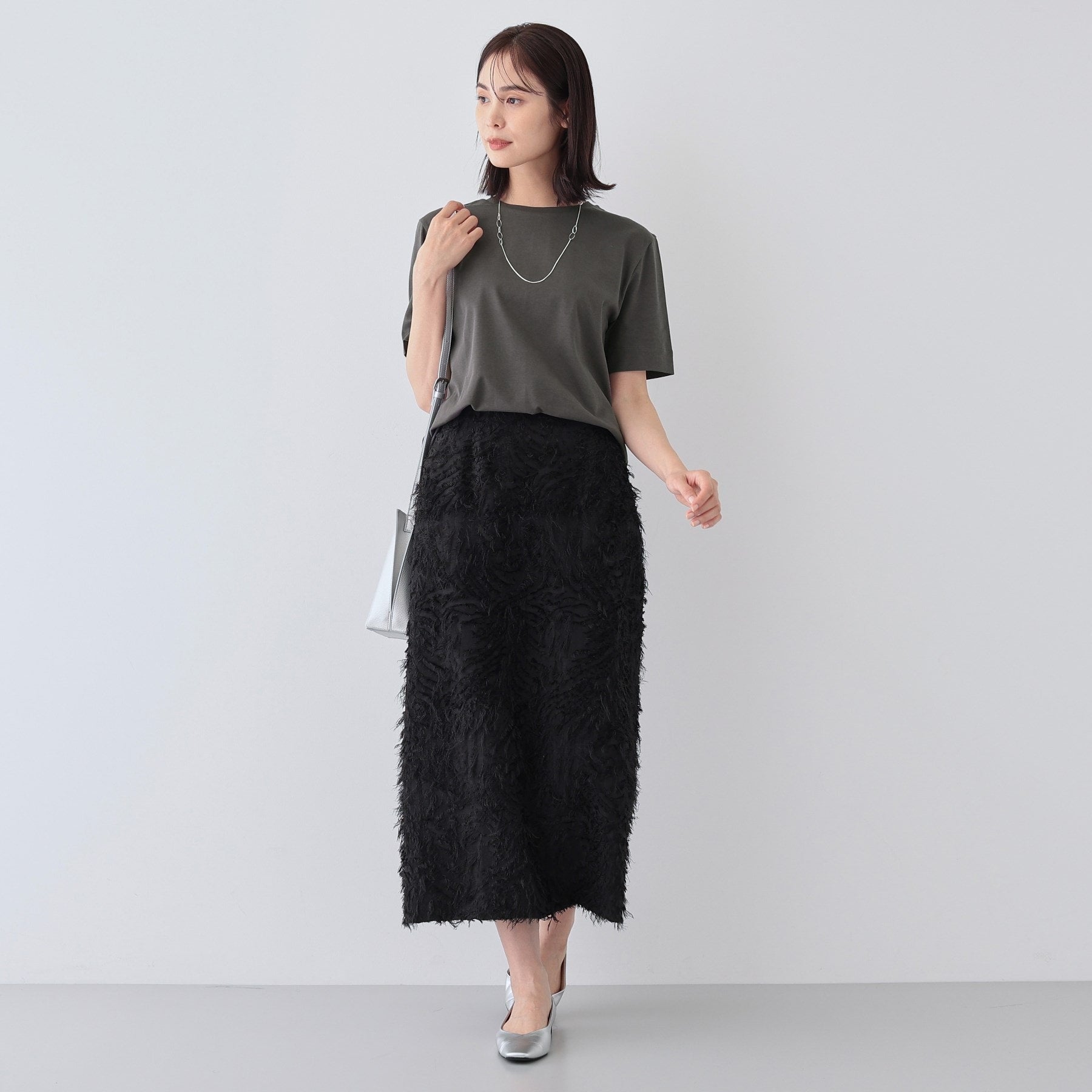 インディヴィ INDIVI 【洗える】シンプルきれいめ無地Tシャツ （チャコールグレー(014)） チャコールグレー(014)