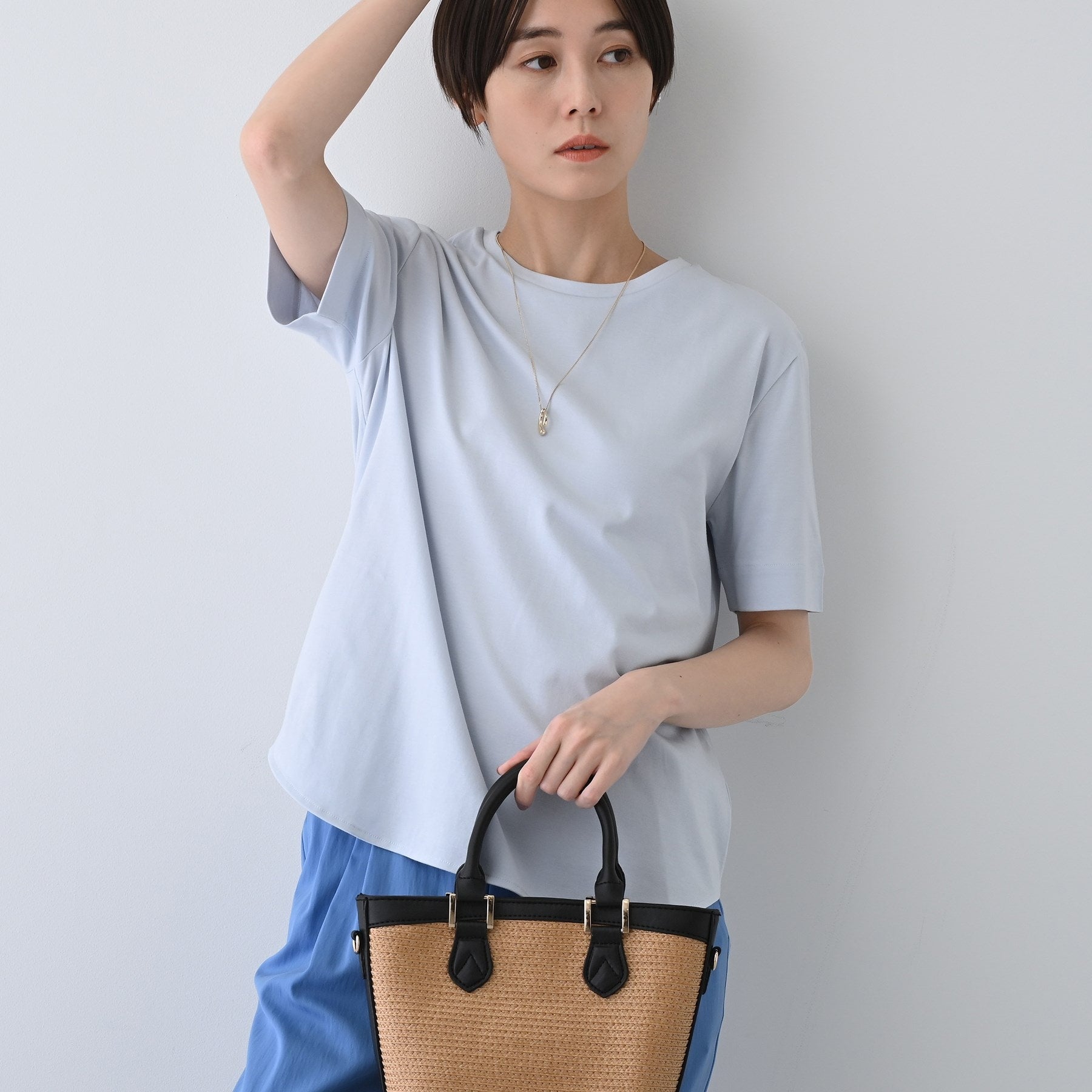 インディヴィ INDIVI 【洗える】シンプルきれいめ無地Tシャツ （チャコールグレー(014)） チャコールグレー(014)