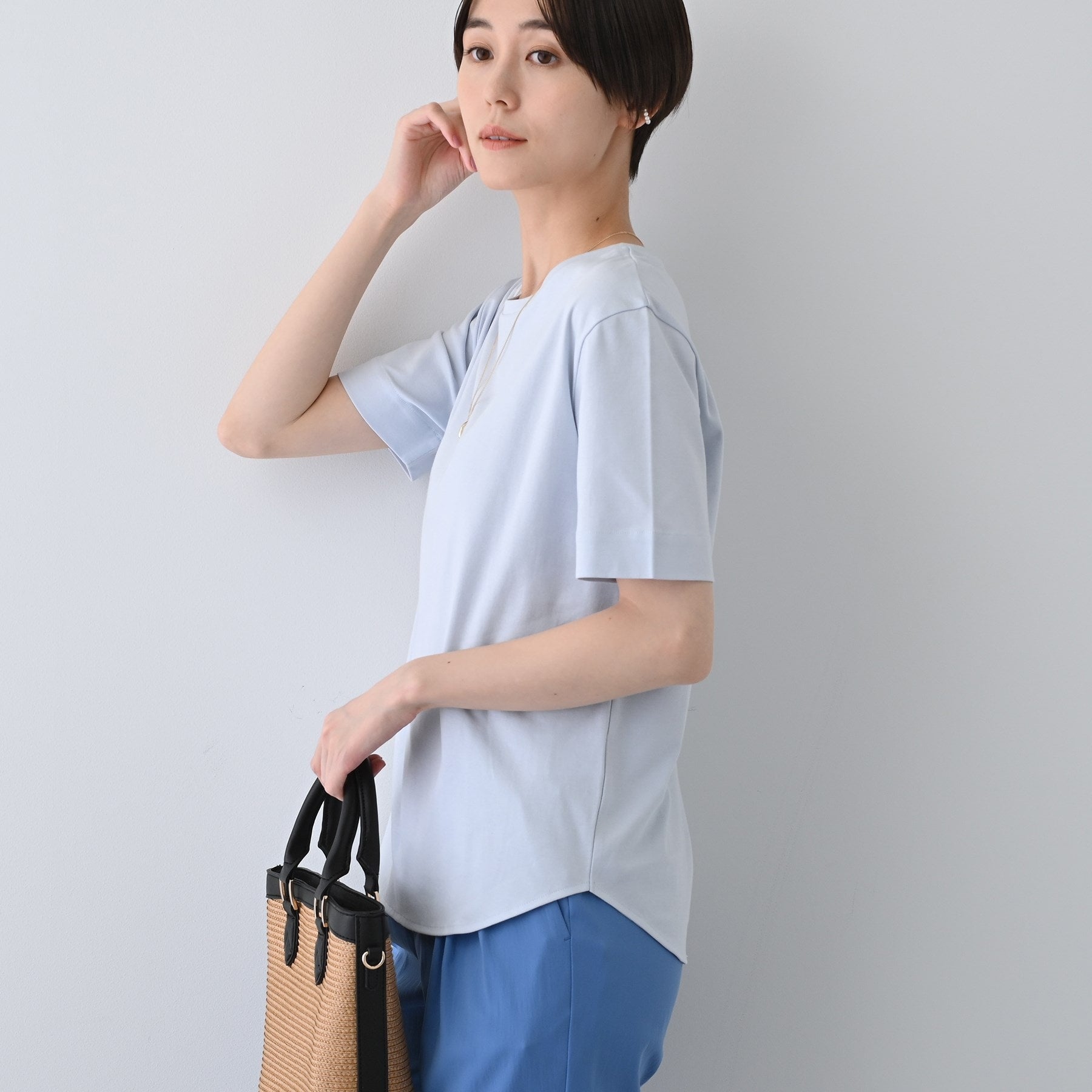 インディヴィ INDIVI 【洗える】シンプルきれいめ無地Tシャツ （チャコールグレー(014)） チャコールグレー(014)