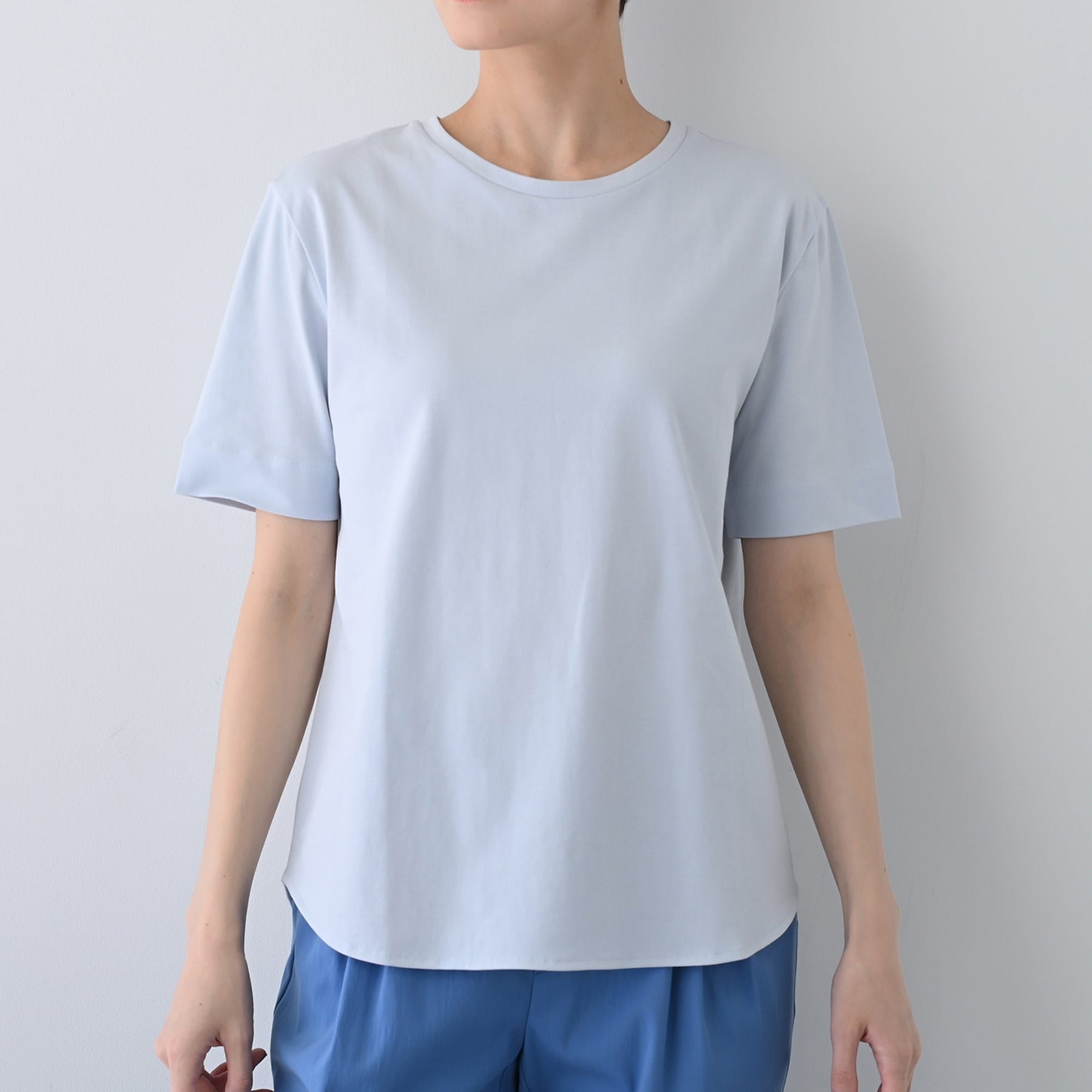 インディヴィ INDIVI 【洗える】シンプルきれいめ無地Tシャツ （チャコールグレー(014)） チャコールグレー(014)