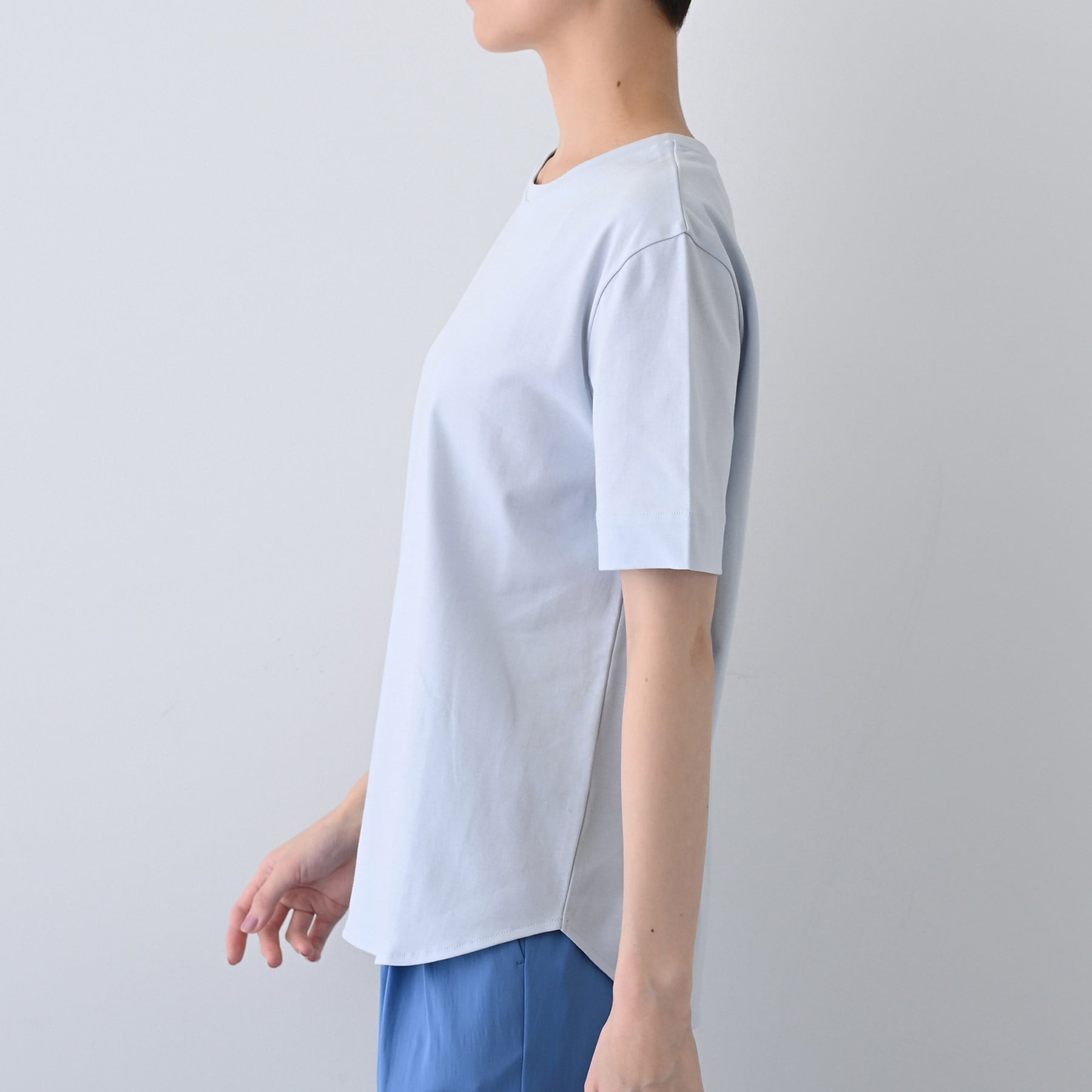 インディヴィ INDIVI 【洗える】シンプルきれいめ無地Tシャツ （チャコールグレー(014)） チャコールグレー(014)