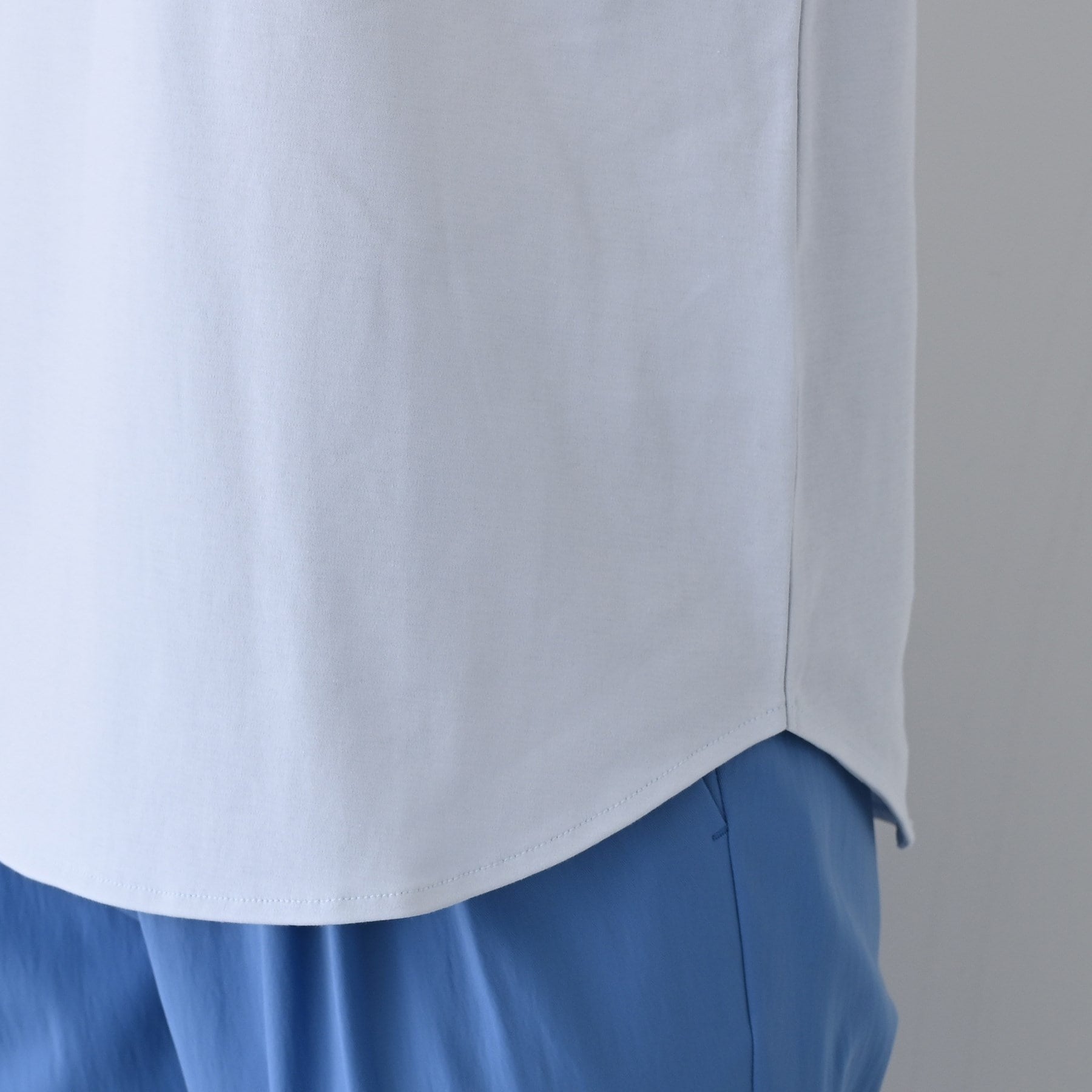 インディヴィ INDIVI 【洗える】シンプルきれいめ無地Tシャツ （チャコールグレー(014)） チャコールグレー(014)