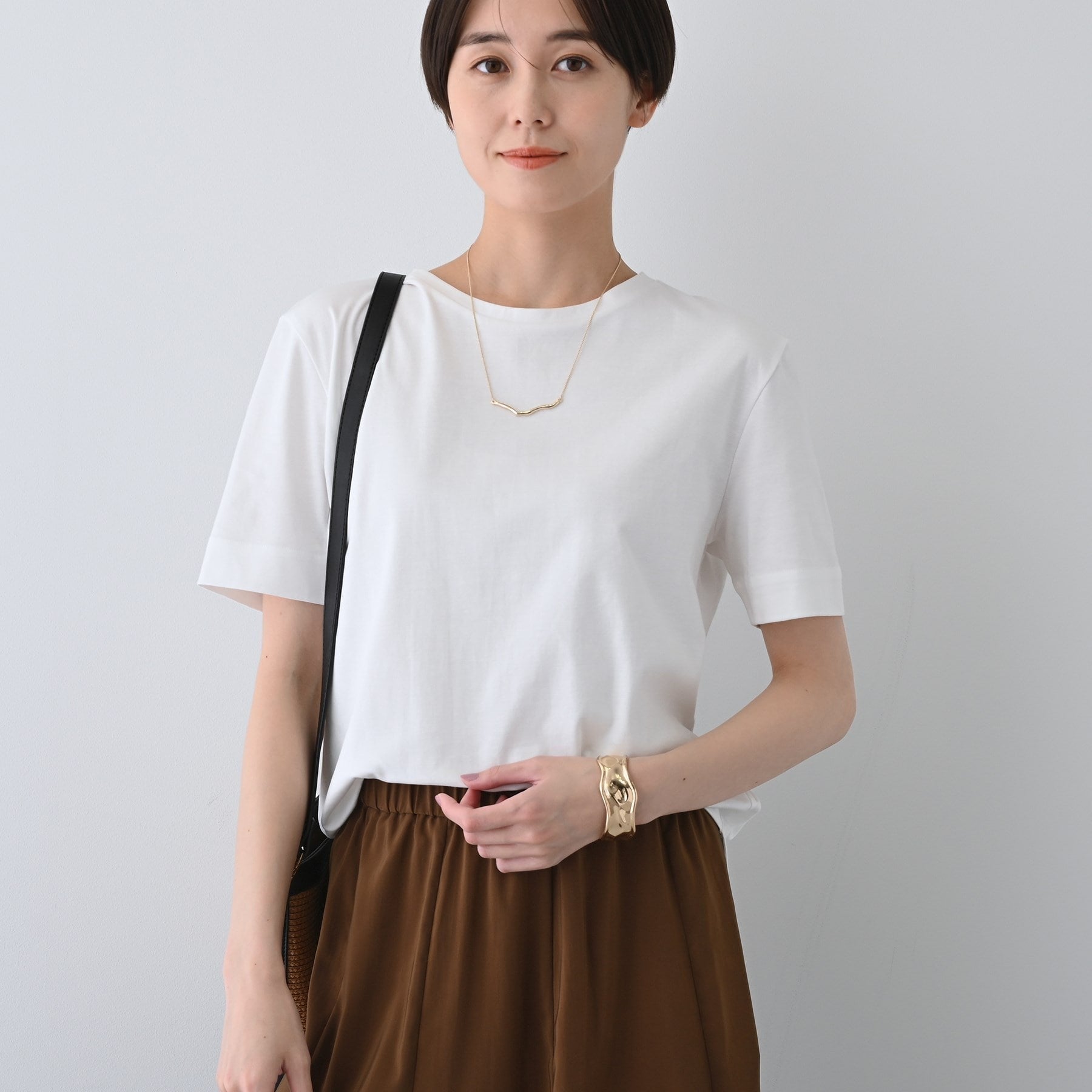 インディヴィ INDIVI 【洗える】シンプルきれいめ無地Tシャツ （ホワイト(001)） ホワイト(001)