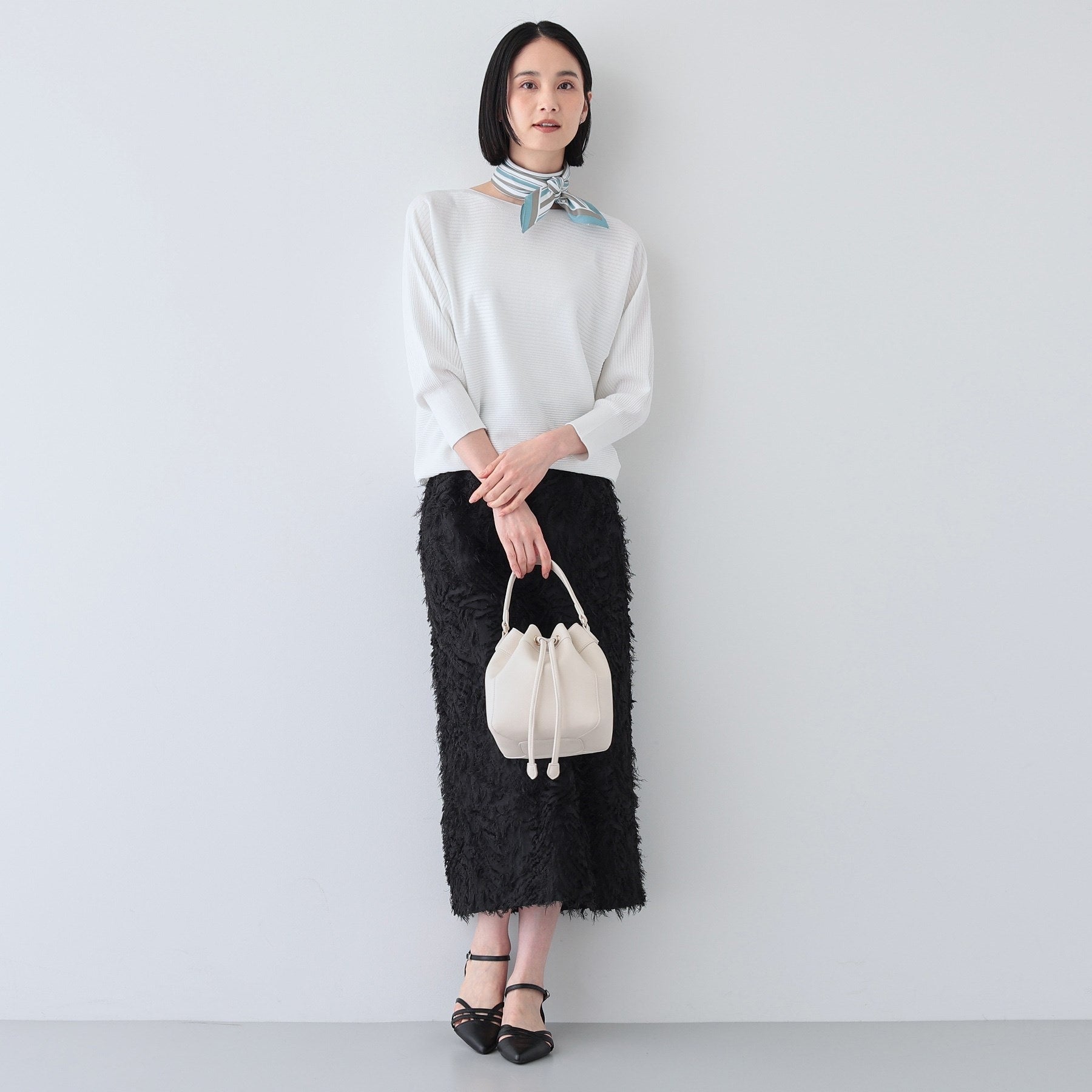 インディヴィ INDIVI 【洗える／無縫製】美シルエット ドルマンスリーブニット （ブラック(019)） ブラック(019)