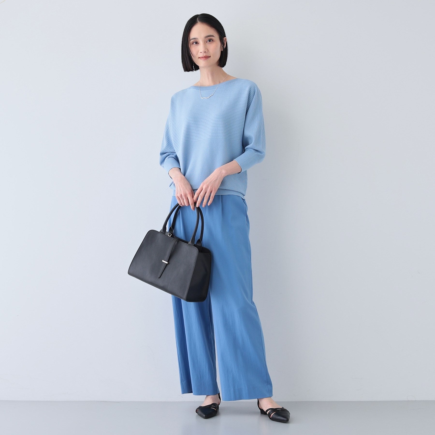 インディヴィ INDIVI 【洗える／無縫製】美シルエット ドルマンスリーブニット （ブラック(019)） ブラック(019)