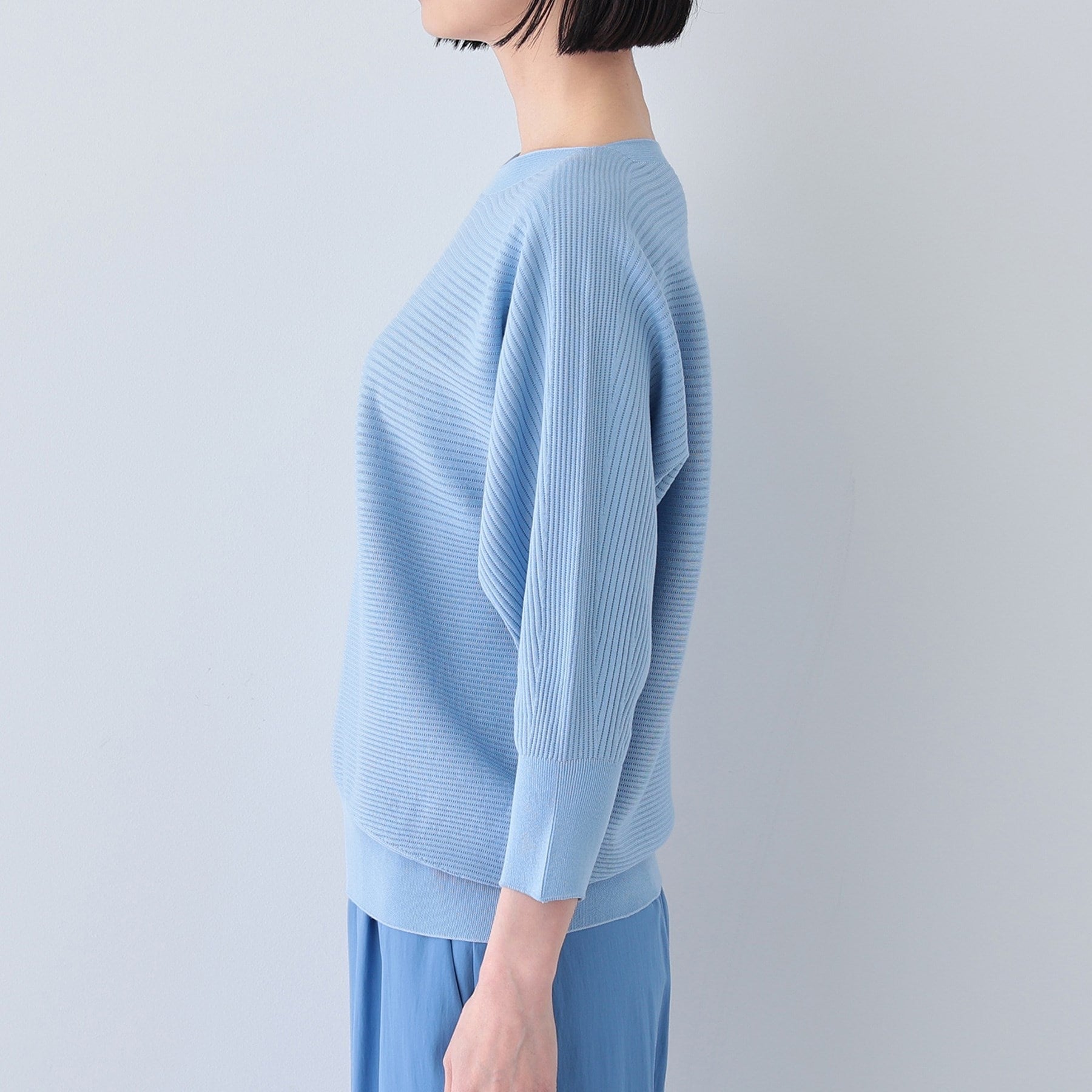 インディヴィ INDIVI 【洗える／無縫製】美シルエット ドルマンスリーブニット （ブラック(019)） ブラック(019)