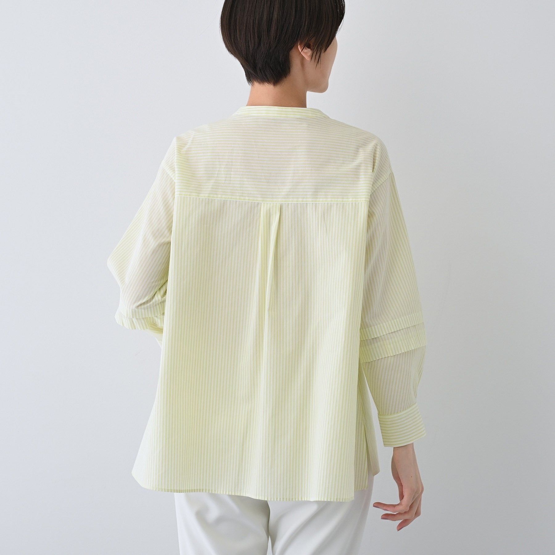 インディヴィ INDIVI 【UVケア／カラーストライプ柄】タックデザインブラウス （ブルー(393)） ブルー(393)