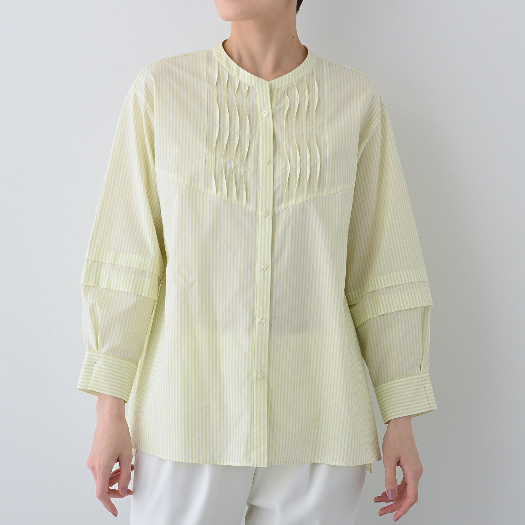 インディヴィ INDIVI 【UVケア／カラーストライプ柄】タックデザインブラウス （ブルー(393)） ブルー(393)