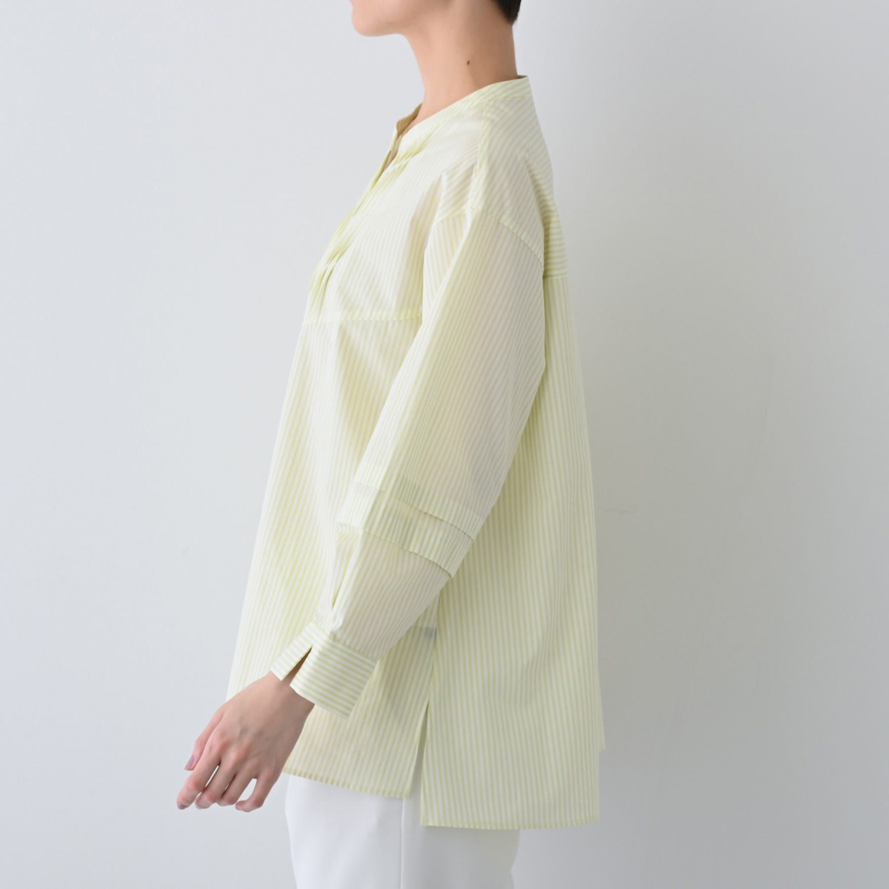 インディヴィ INDIVI 【UVケア／カラーストライプ柄】タックデザインブラウス （ブルー(393)） ブルー(393)