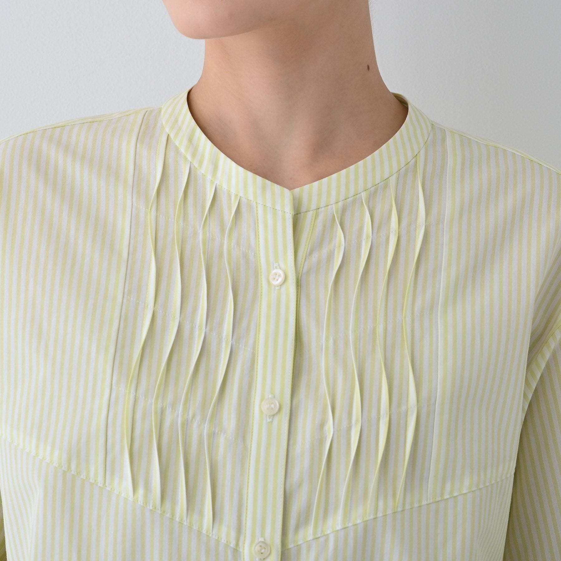 インディヴィ INDIVI 【UVケア／カラーストライプ柄】タックデザインブラウス （ブルー(393)） ブルー(393)