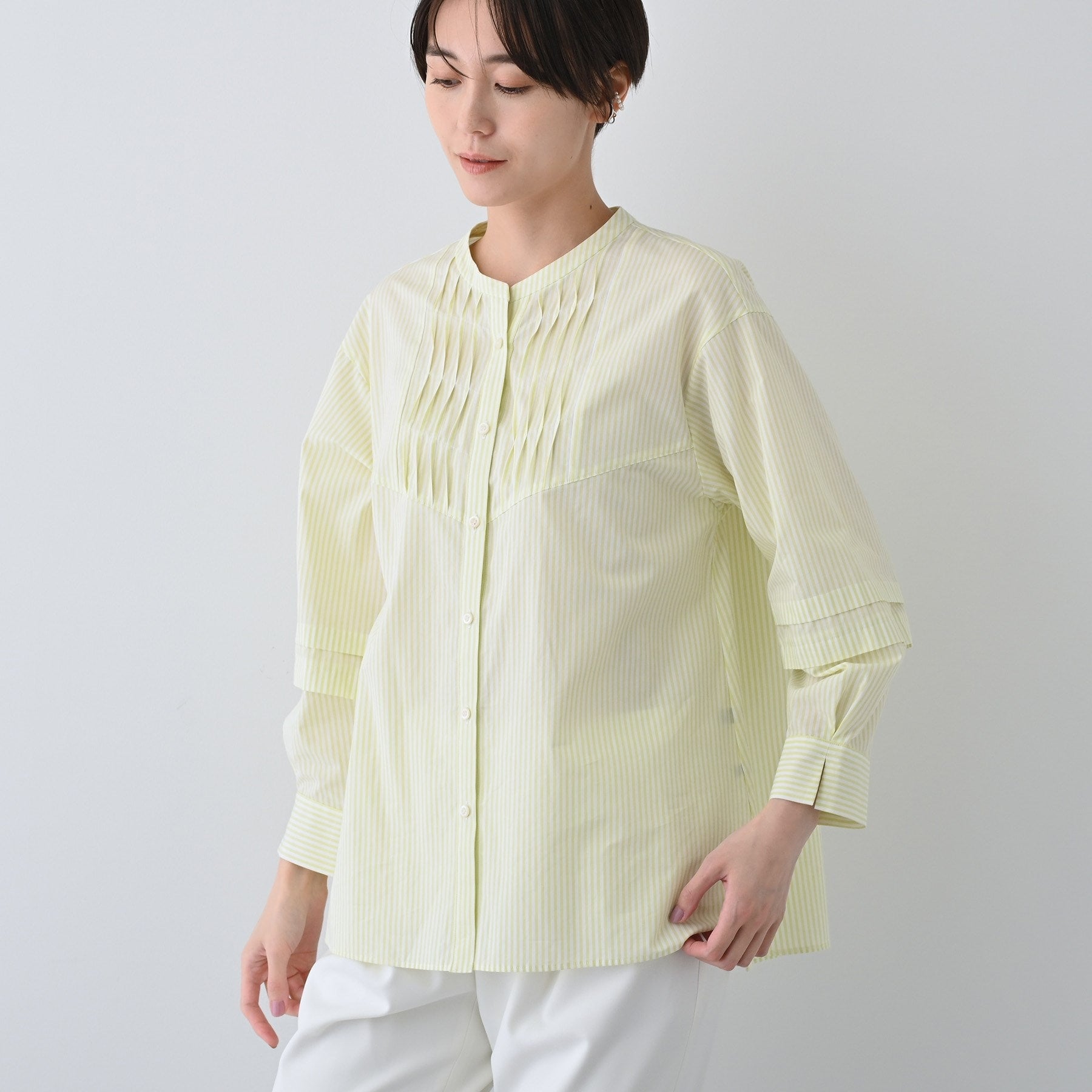 インディヴィ INDIVI 【UVケア／カラーストライプ柄】タックデザインブラウス （グリーン(325)） グリーン(325)