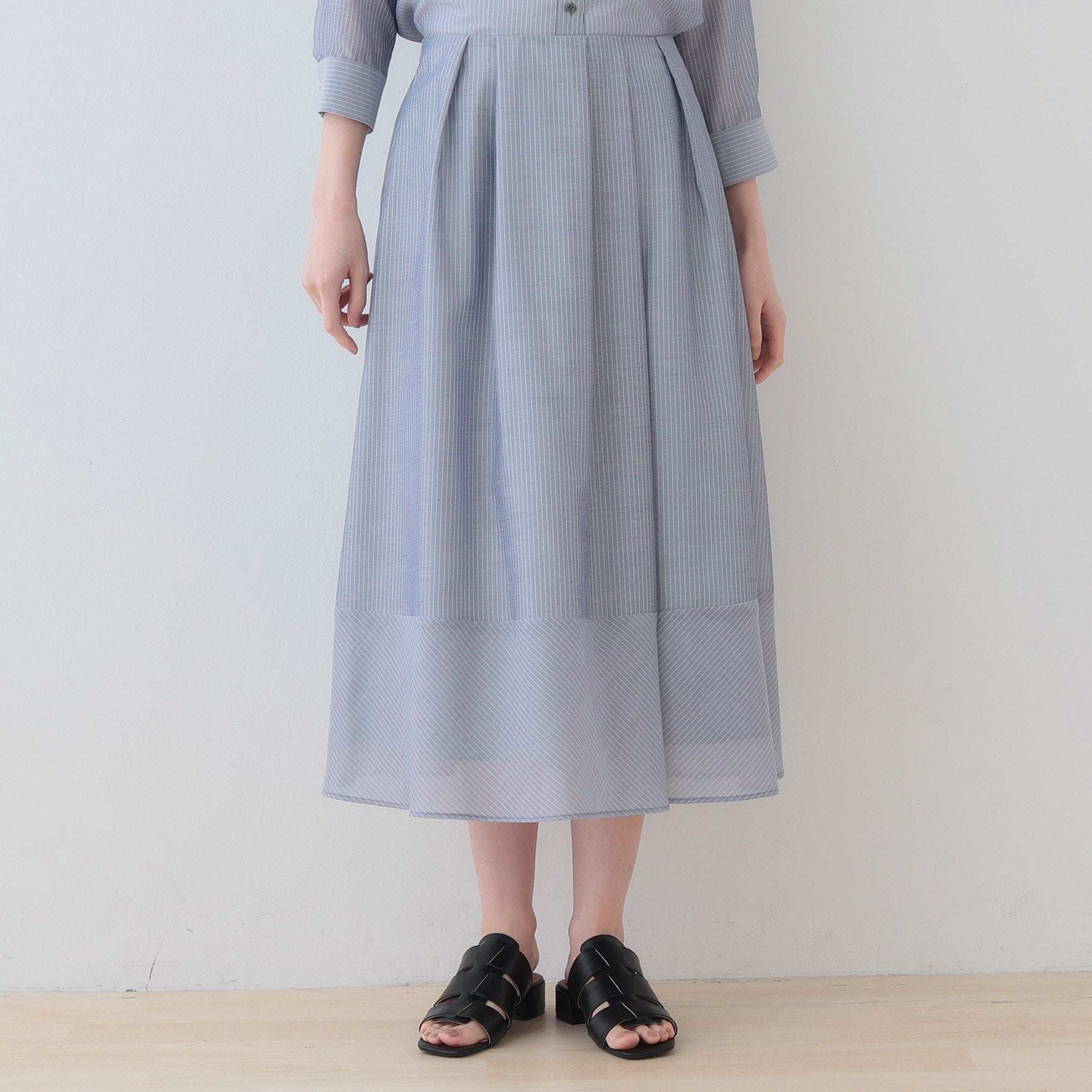 インディヴィ INDIVI 【洗える／エアリー素材】巻き風ロングスカート （ブルー系ストライプ(394)） ブルー系ストライプ(394)