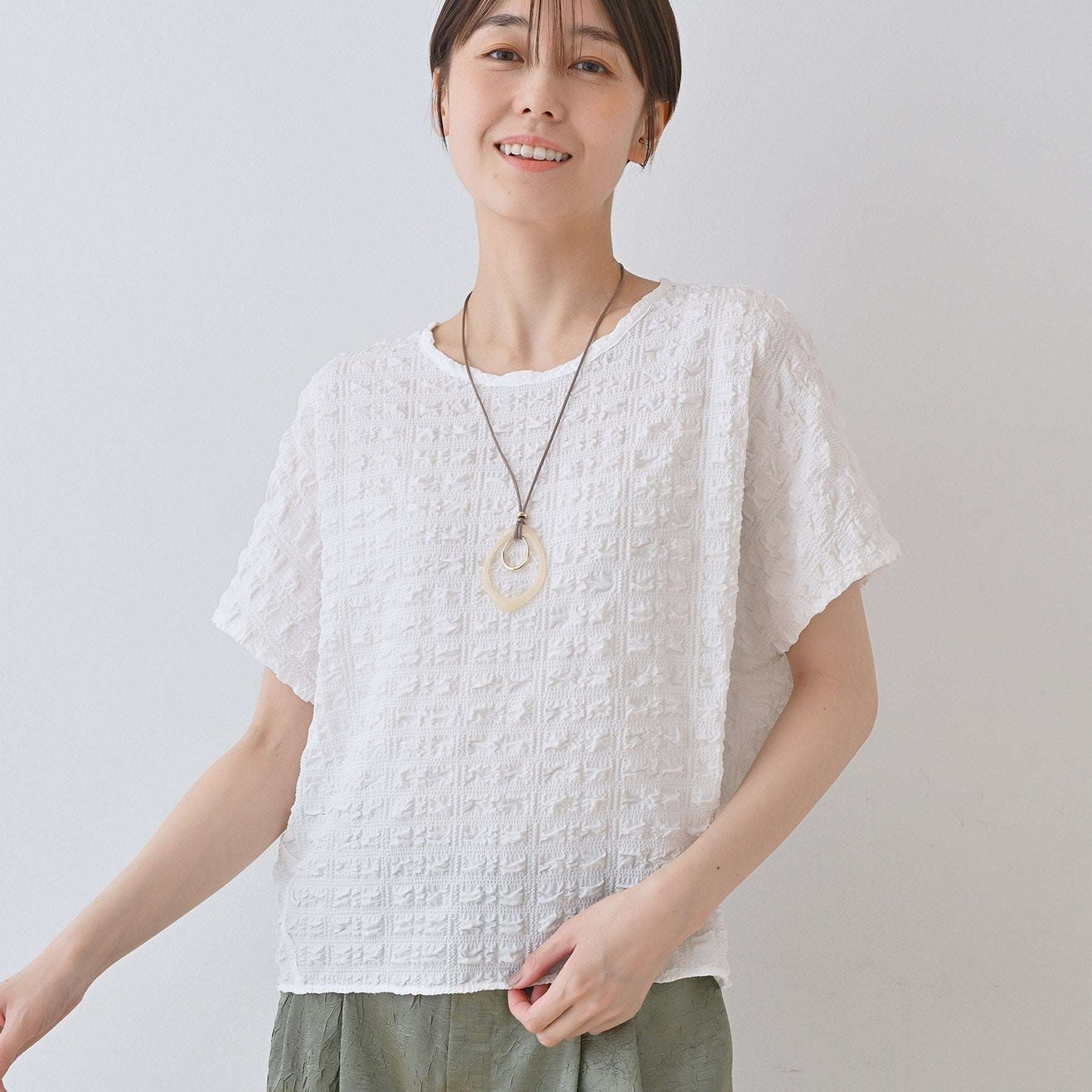 インディヴィ INDIVI 【洗える／凹凸素材／UVケア】コンパクトトップス （ホワイト(001)） ホワイト(001)