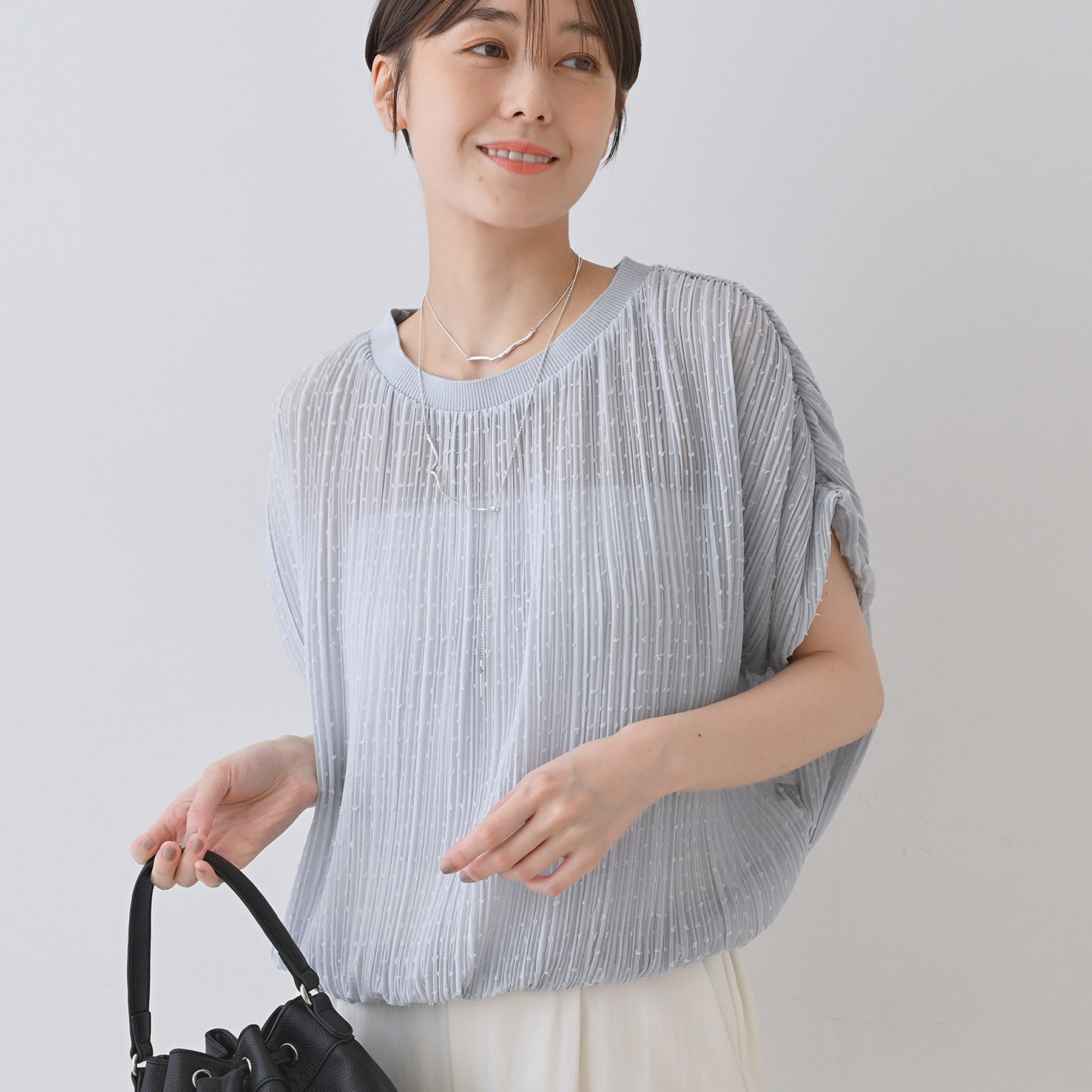 インディヴィ INDIVI 【洗える／ドット柄／凹凸素材】プリーツデザインブラウス （ホワイト(501)） ホワイト(501)