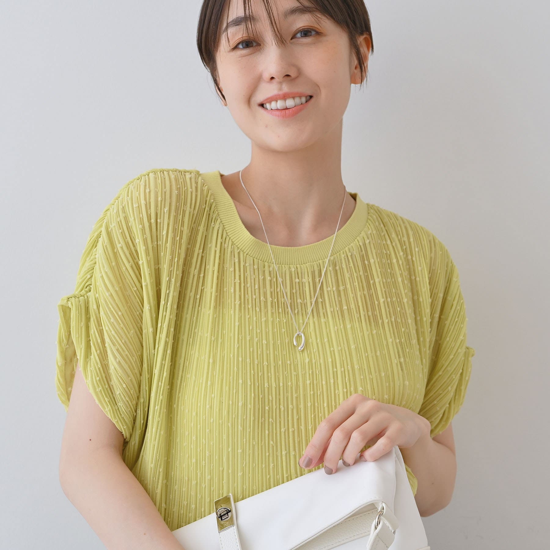 インディヴィ INDIVI 【洗える／ドット柄／凹凸素材】プリーツデザインブラウス （ホワイト(501)） ホワイト(501)