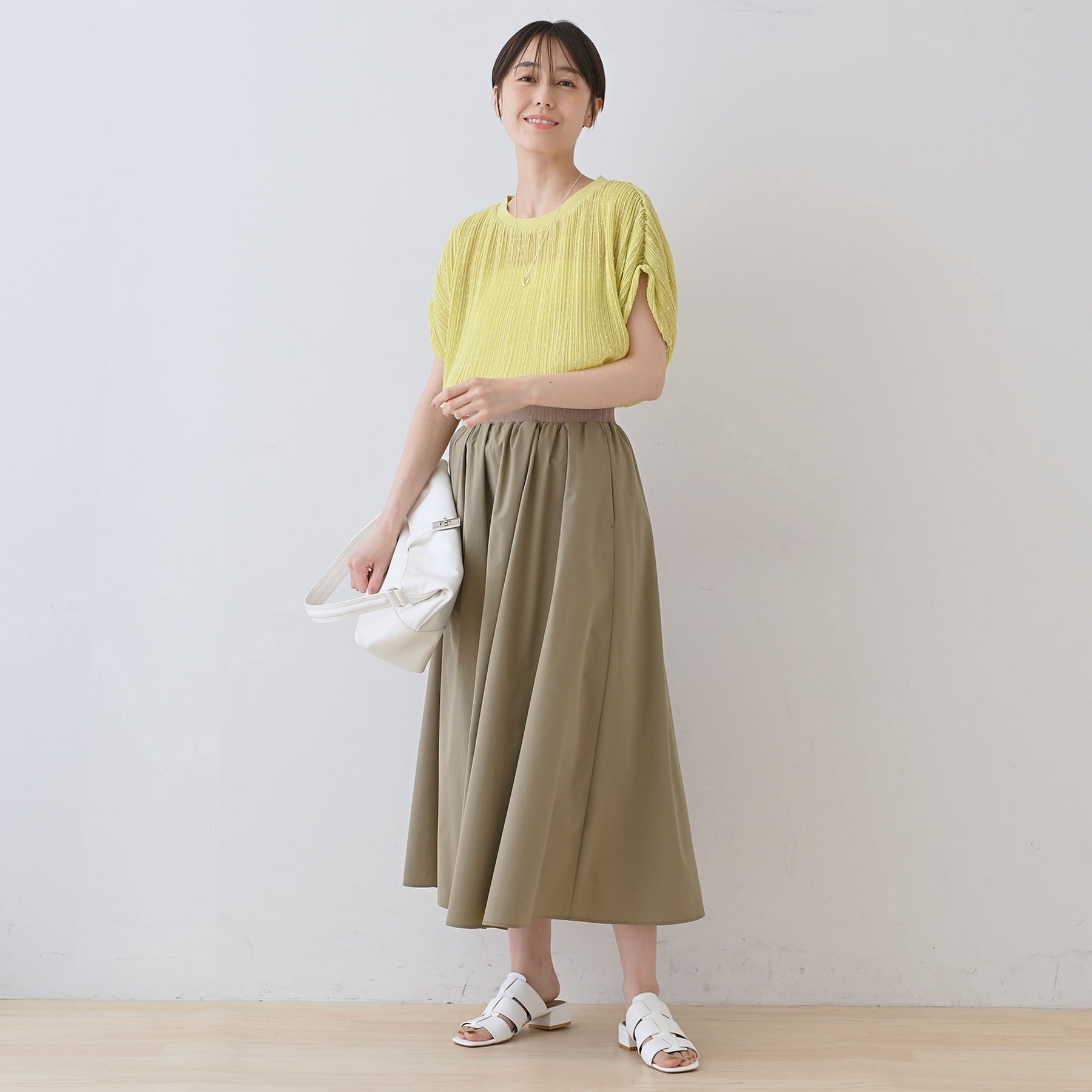 インディヴィ INDIVI 【洗える／ドット柄／凹凸素材】プリーツデザインブラウス （ホワイト(501)） ホワイト(501)