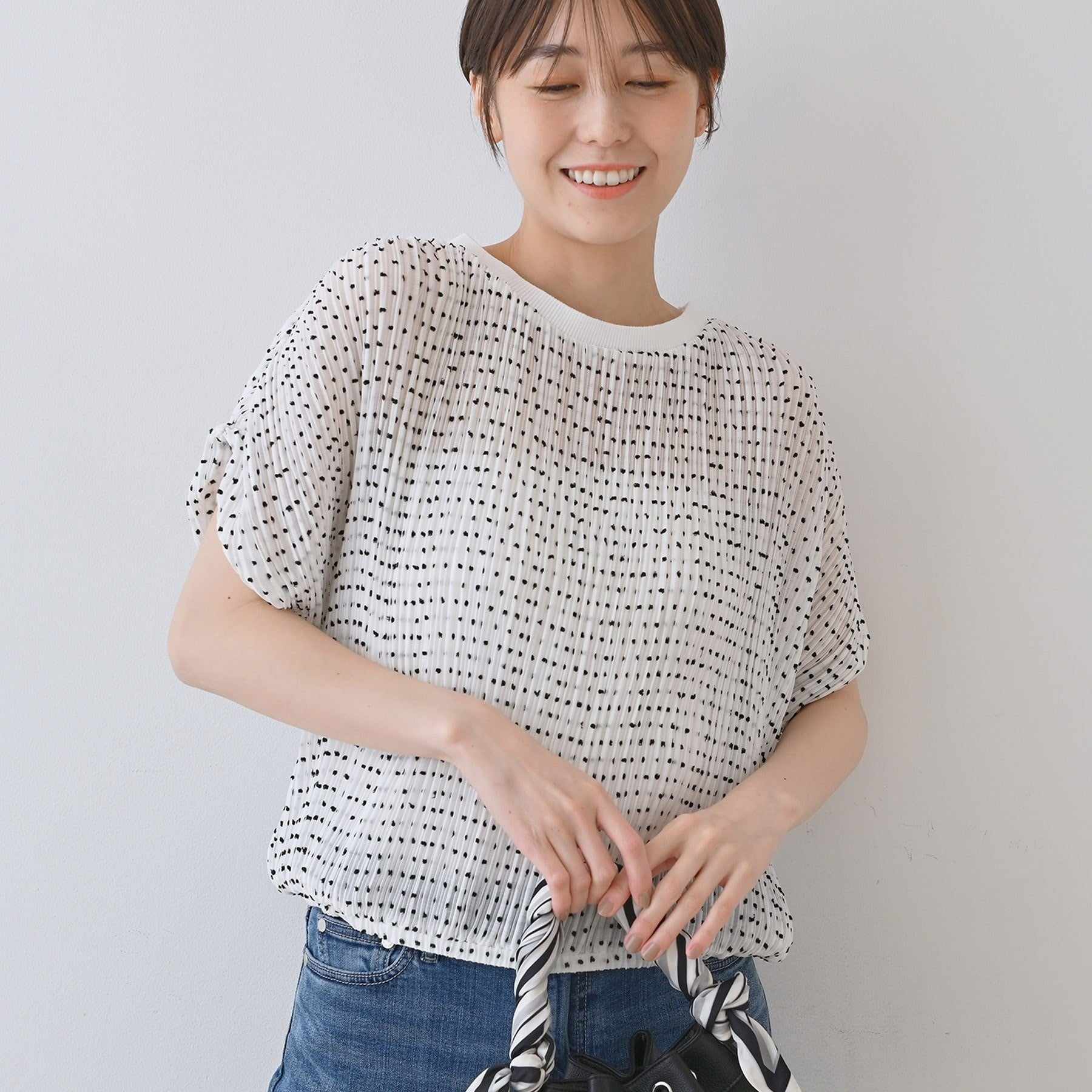 インディヴィ INDIVI 【洗える／ドット柄／凹凸素材】プリーツデザインブラウス （ホワイト(501)） ホワイト(501)