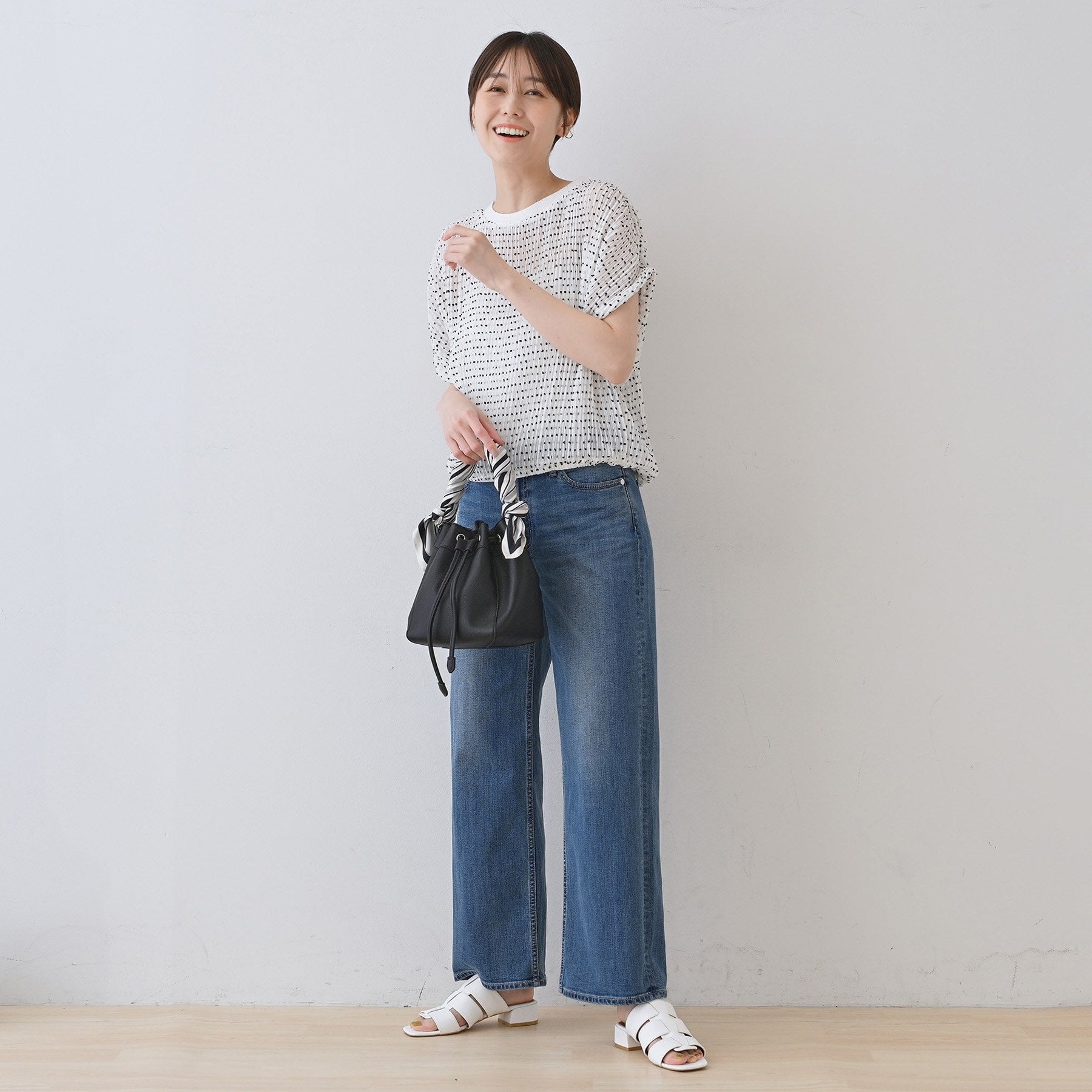 インディヴィ INDIVI 【洗える／ドット柄／凹凸素材】プリーツデザインブラウス （ホワイト(501)） ホワイト(501)