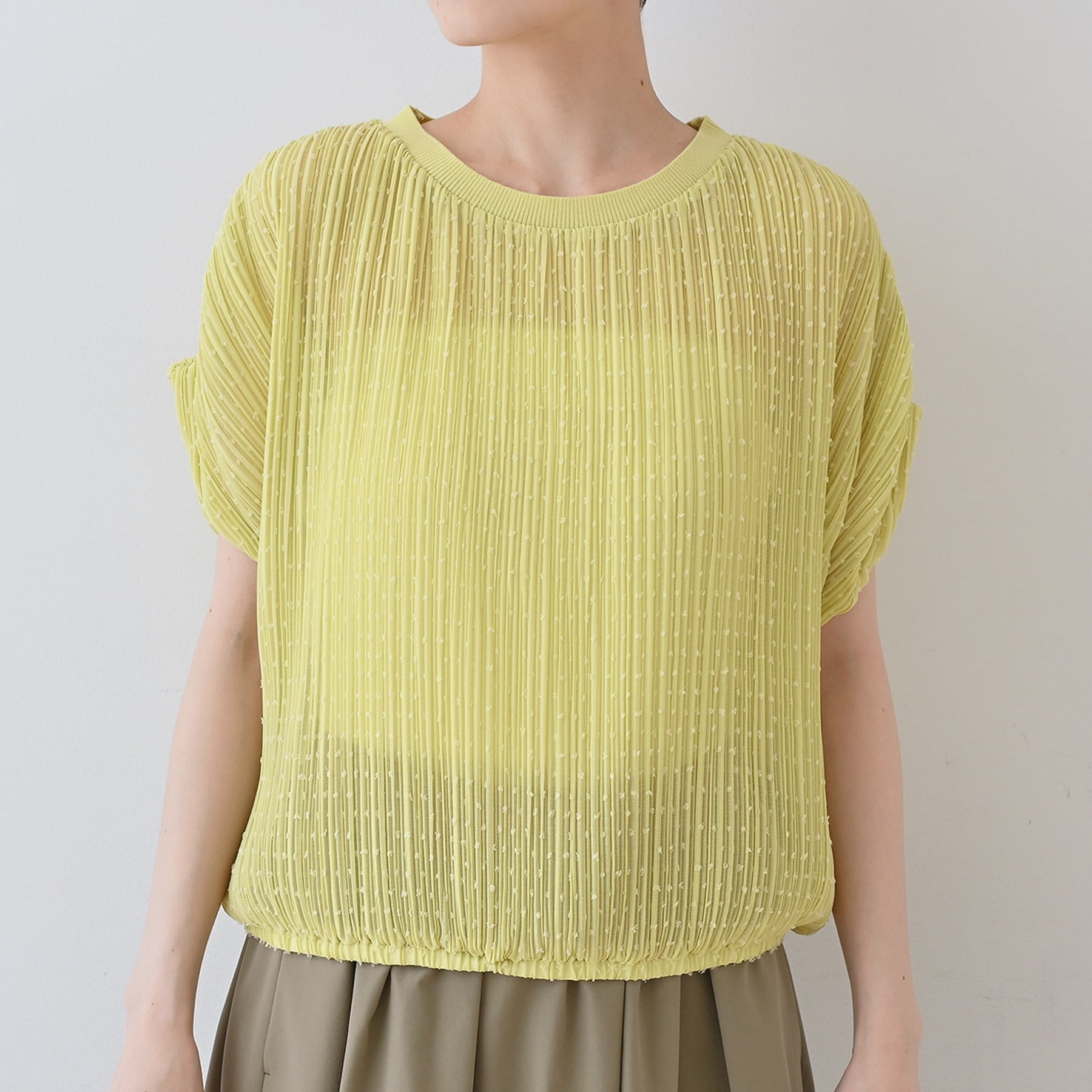 インディヴィ INDIVI 【洗える／ドット柄／凹凸素材】プリーツデザインブラウス （ホワイト(501)） ホワイト(501)