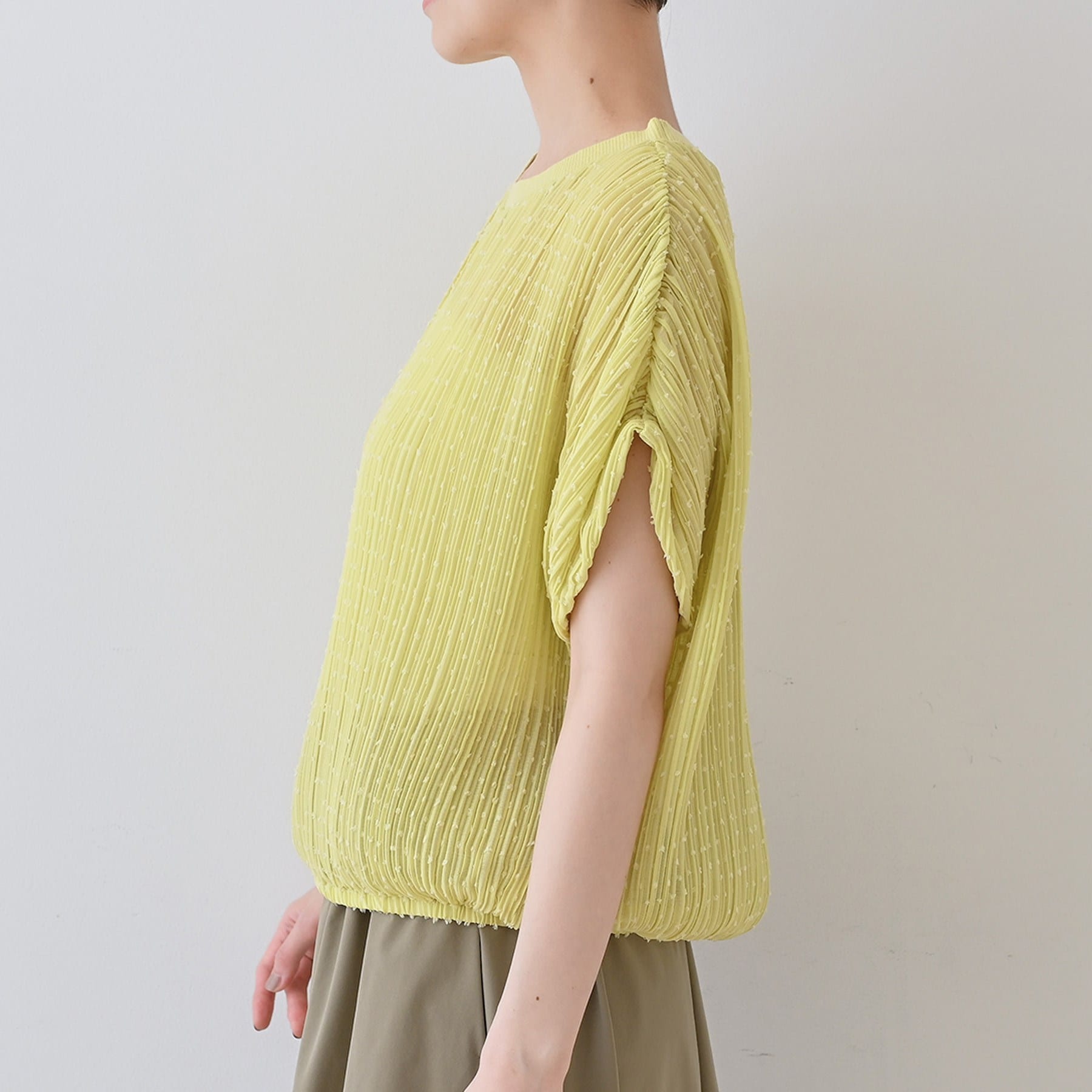 インディヴィ INDIVI 【洗える／ドット柄／凹凸素材】プリーツデザインブラウス （ホワイト(501)） ホワイト(501)