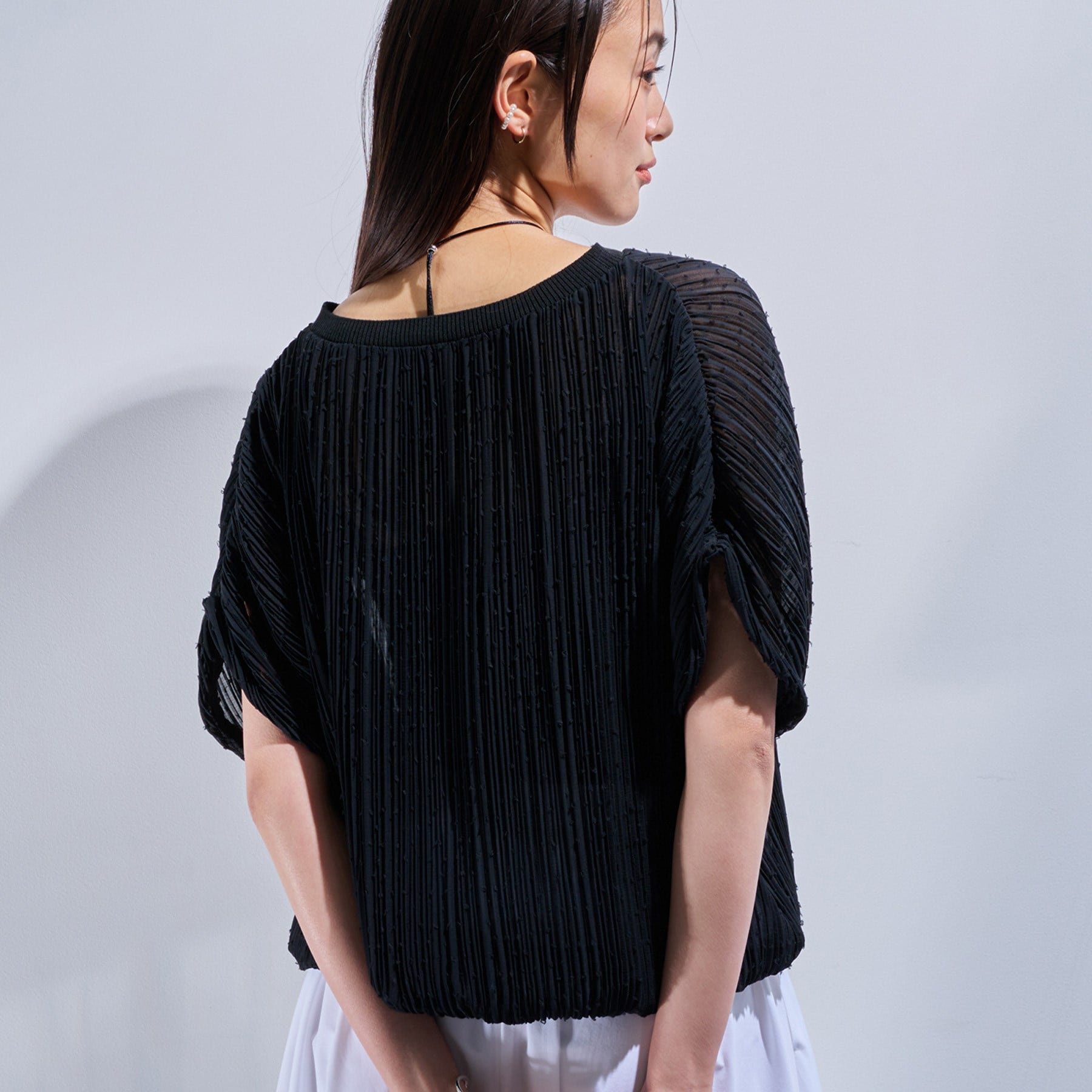 インディヴィ INDIVI 【洗える／ドット柄／凹凸素材】プリーツデザインブラウス （ホワイト(501)） ホワイト(501)