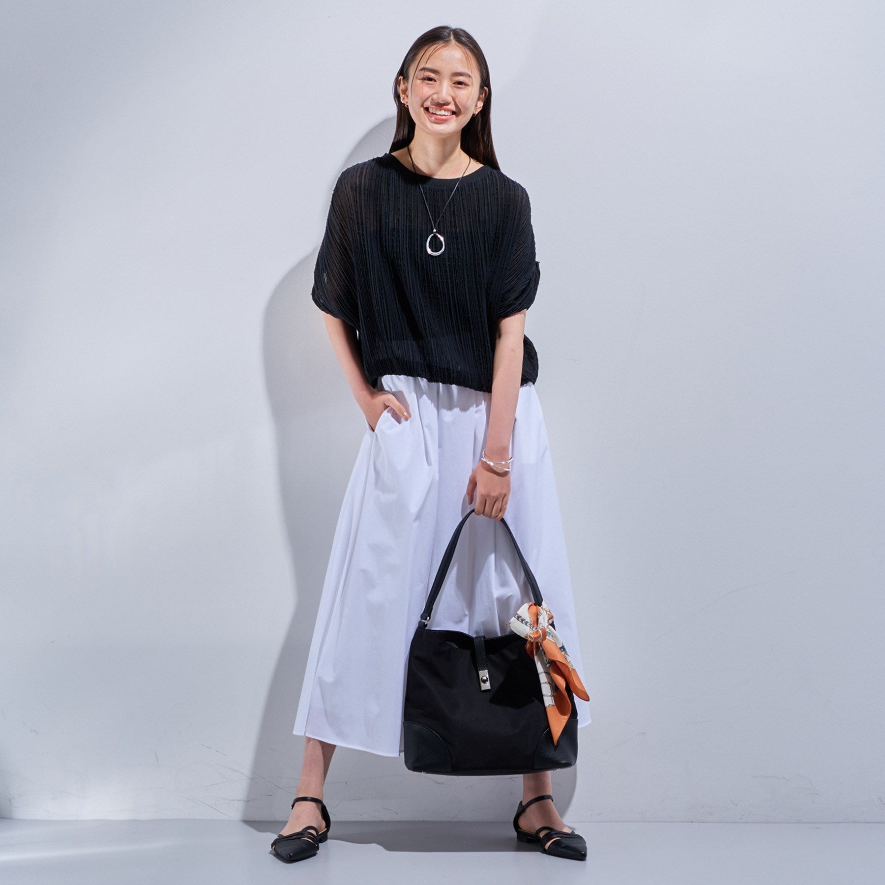 インディヴィ INDIVI 【洗える／ドット柄／凹凸素材】プリーツデザインブラウス （ホワイト(501)） ホワイト(501)