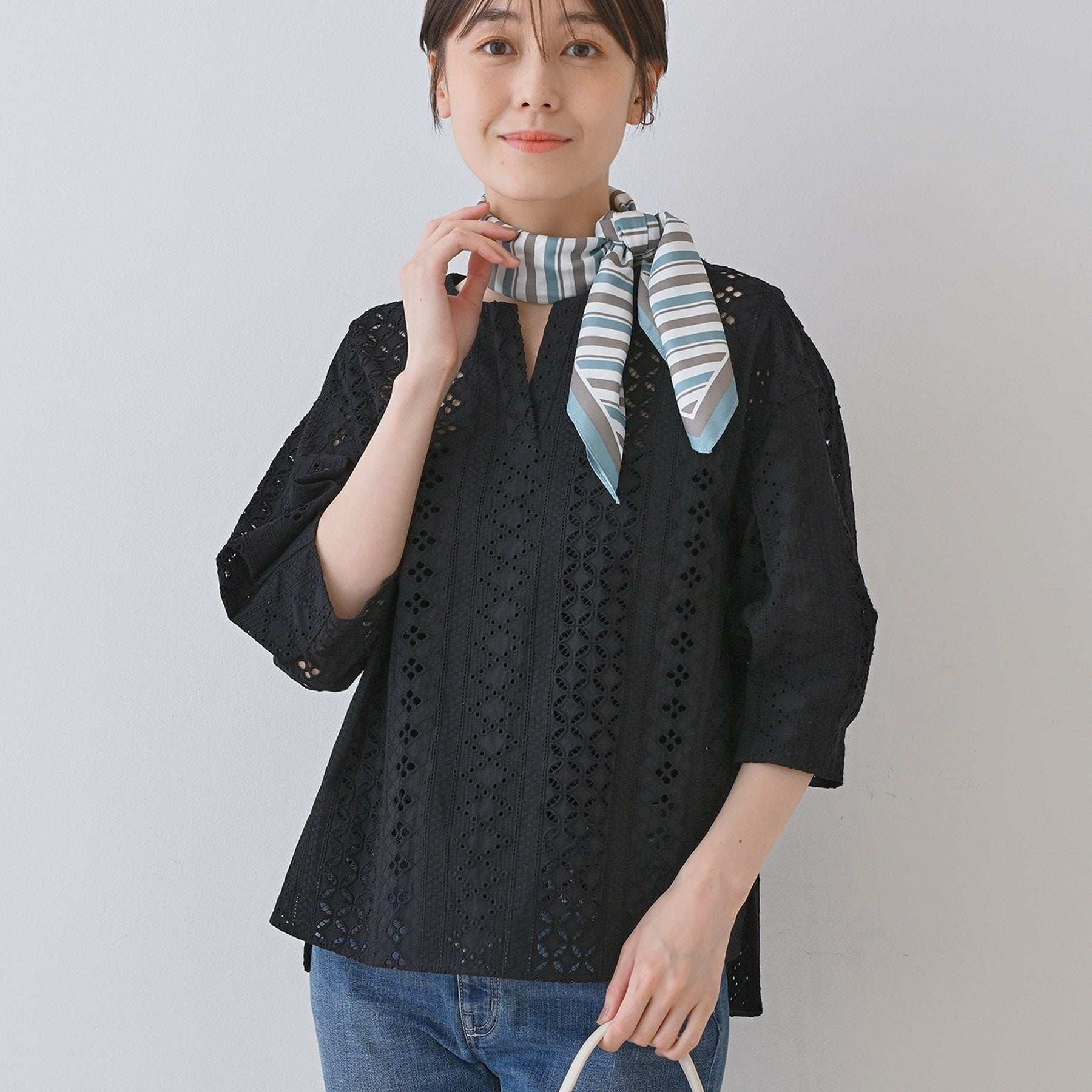 インディヴィ INDIVI 【刺繍／レース】スラッシュネックブラウス （ブラック(019)） ブラック(019)