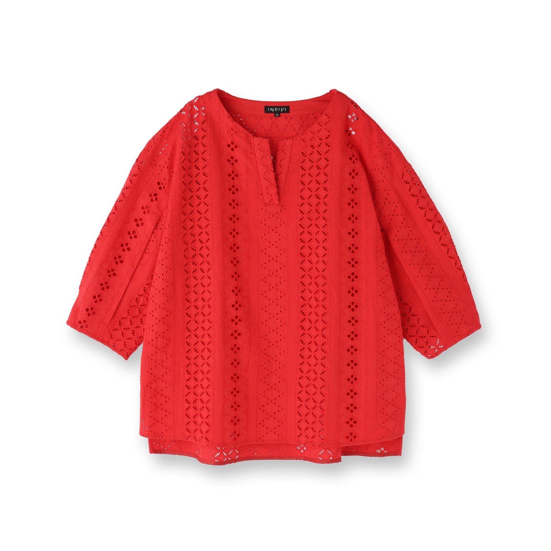 インディヴィ INDIVI 【刺繍／レース】スラッシュネックブラウス （ブラック(019)） ブラック(019)