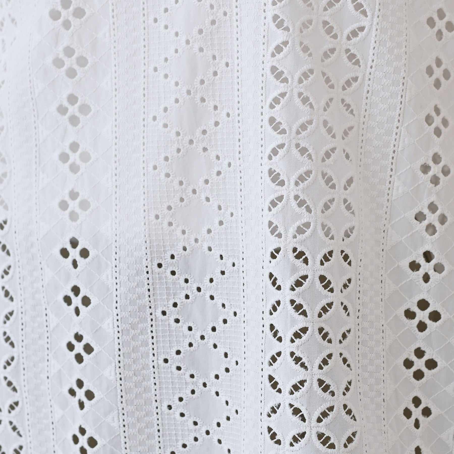 インディヴィ INDIVI 【刺繍／レース】スラッシュネックブラウス （ブラック(019)） ブラック(019)