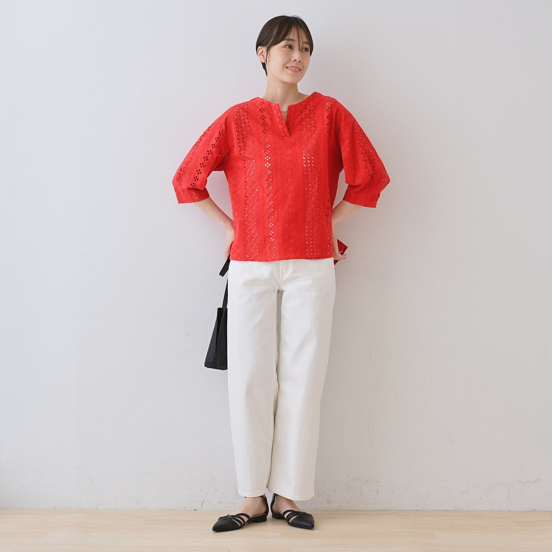 インディヴィ INDIVI 【刺繍／レース】スラッシュネックブラウス （ブラック(019)） ブラック(019)