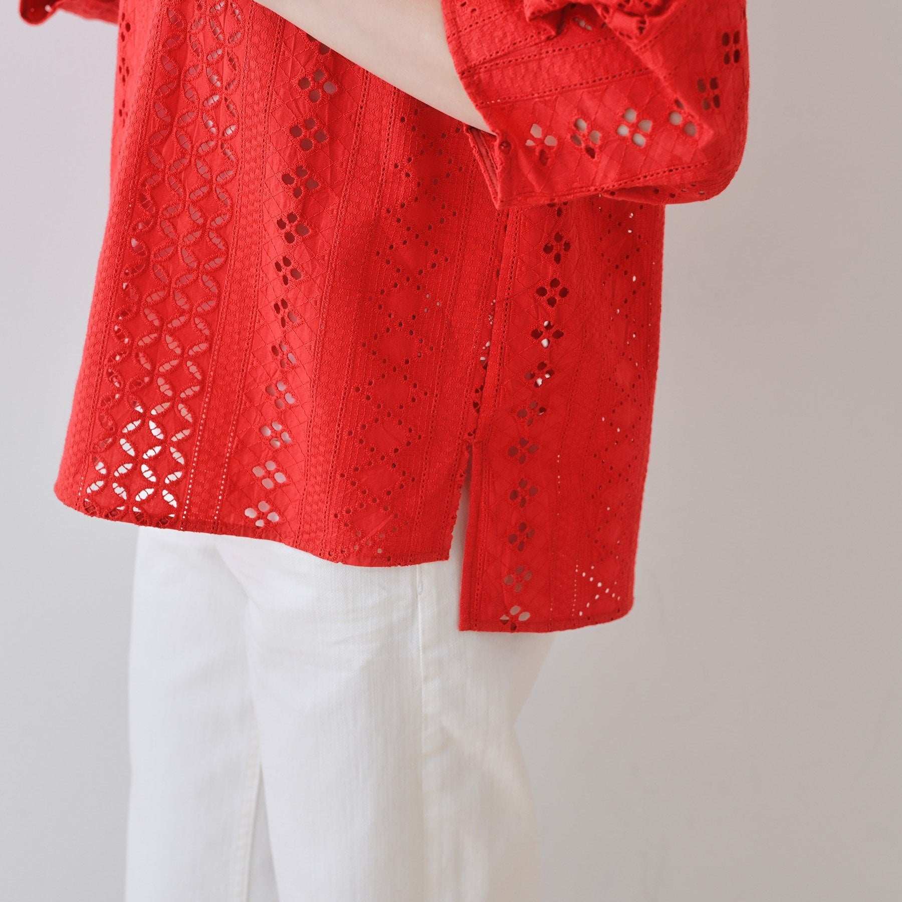 インディヴィ INDIVI 【刺繍／レース】スラッシュネックブラウス （ブラック(019)） ブラック(019)