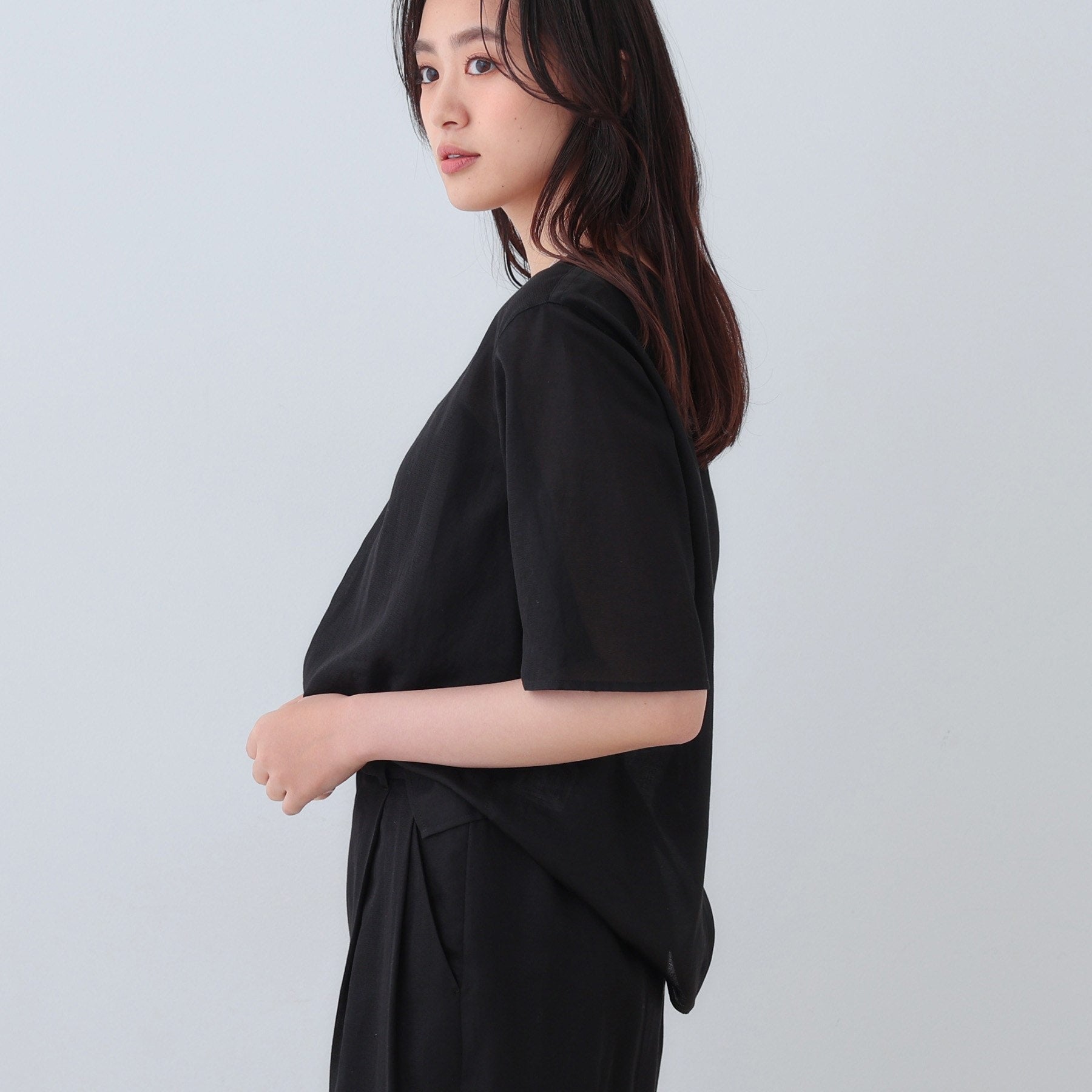 インディヴィ INDIVI 【日本製／SETUP可能】ガーゼ素材Tブラウス （ベージュ(052)） ベージュ(052)