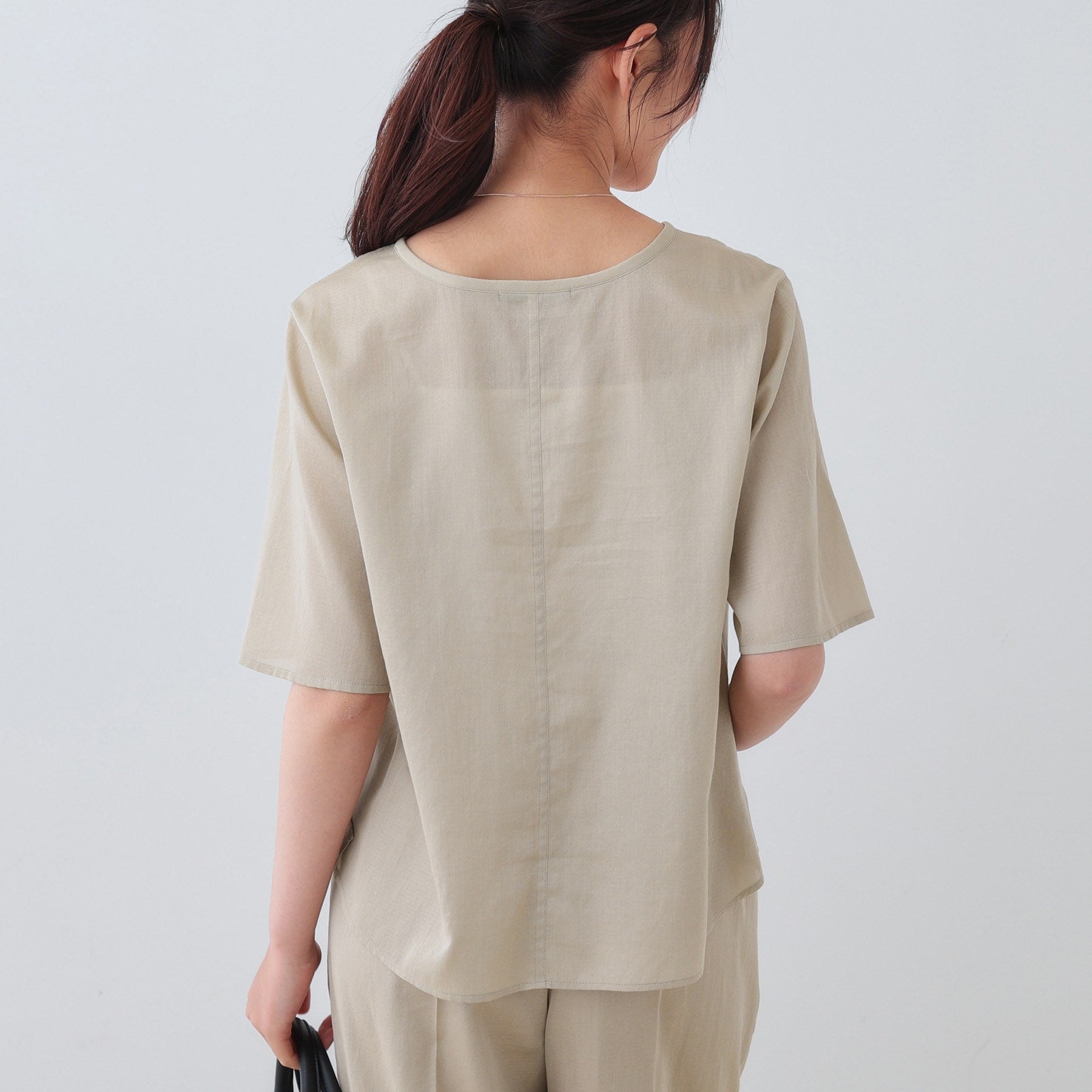 インディヴィ INDIVI 【日本製／SETUP可能】ガーゼ素材Tブラウス （ベージュ(052)） ベージュ(052)