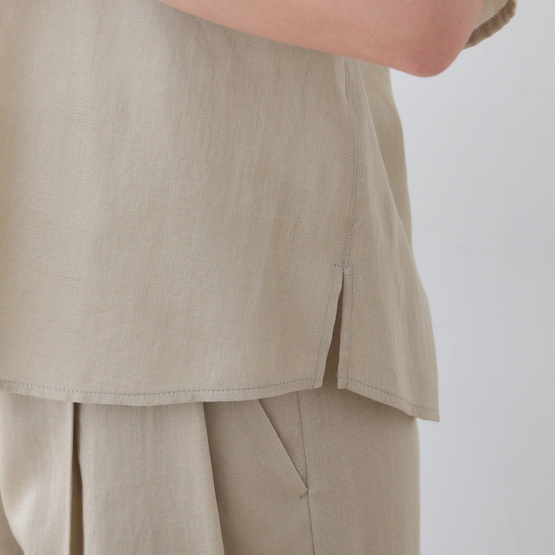 インディヴィ INDIVI 【日本製／SETUP可能】ガーゼ素材Tブラウス （ベージュ(052)） ベージュ(052)