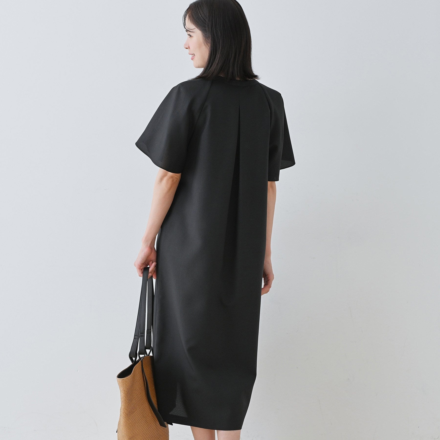 インディヴィ INDIVI 【しわになりにくい】麻調ストレートラインワンピース （ライトベージュ(051)） ライトベージュ(051)